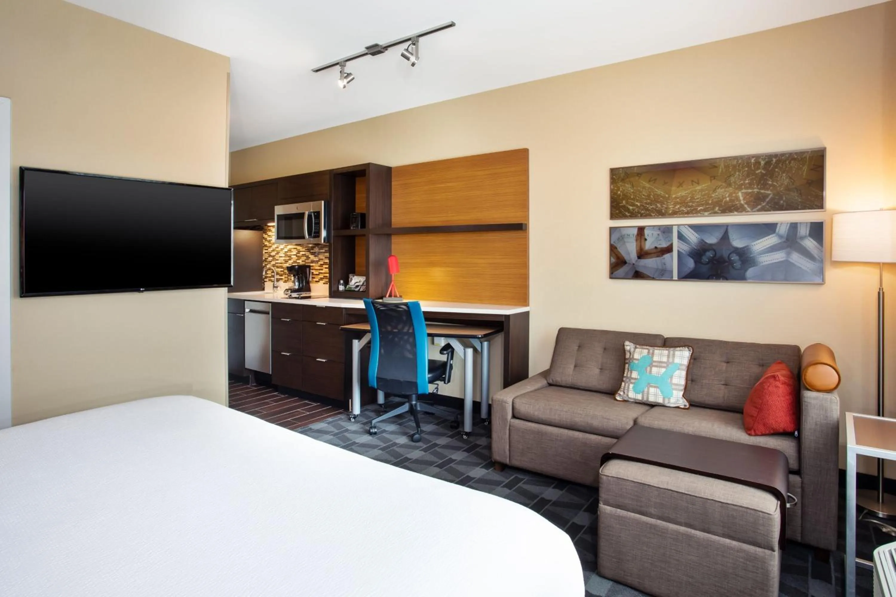Bedroom, Bed in TownePlace Suites by Marriott Detroit Belleville