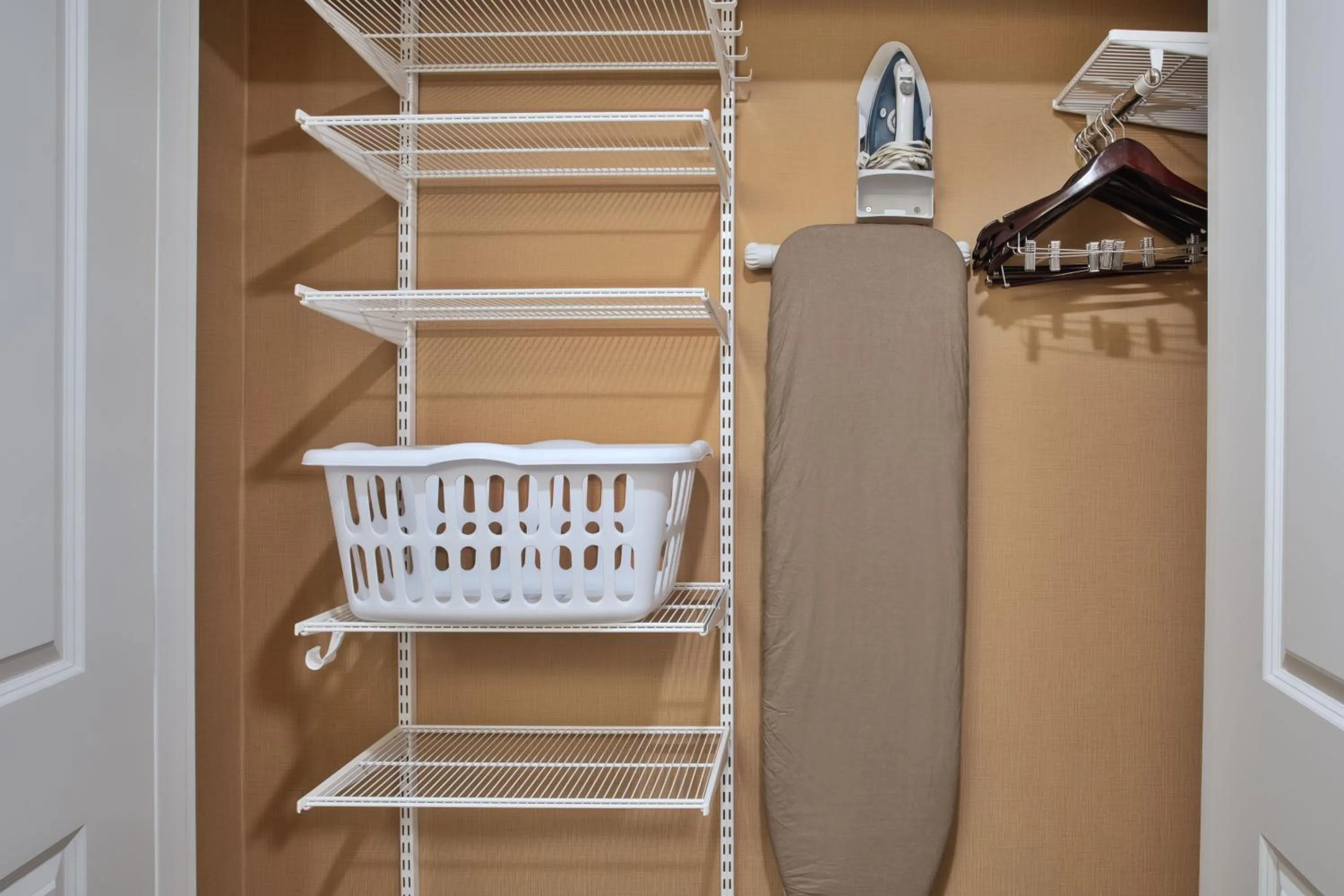 Bedroom in TownePlace Suites by Marriott Detroit Belleville