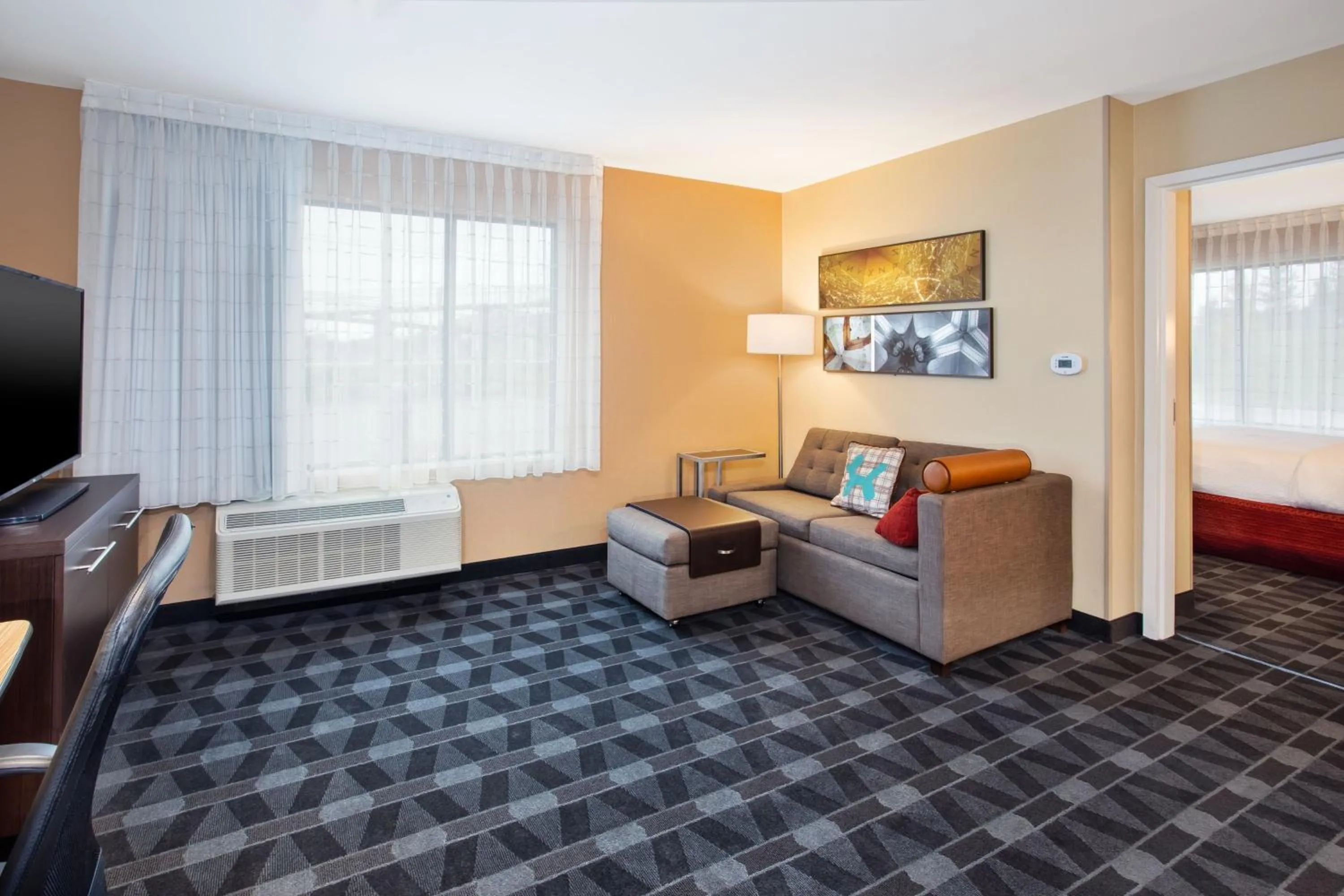Bedroom in TownePlace Suites by Marriott Detroit Belleville
