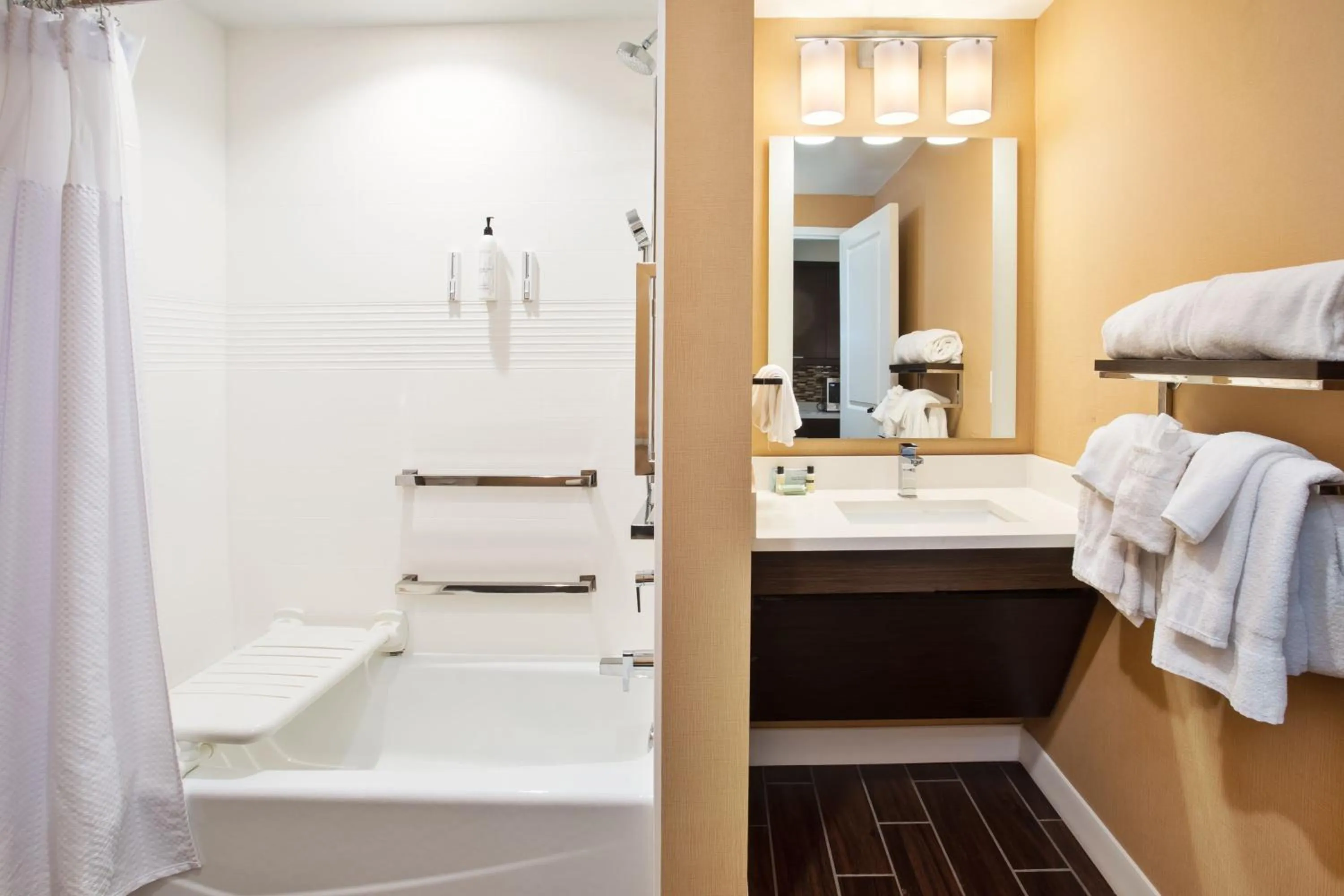 Bathroom, Bed in TownePlace Suites by Marriott Detroit Belleville