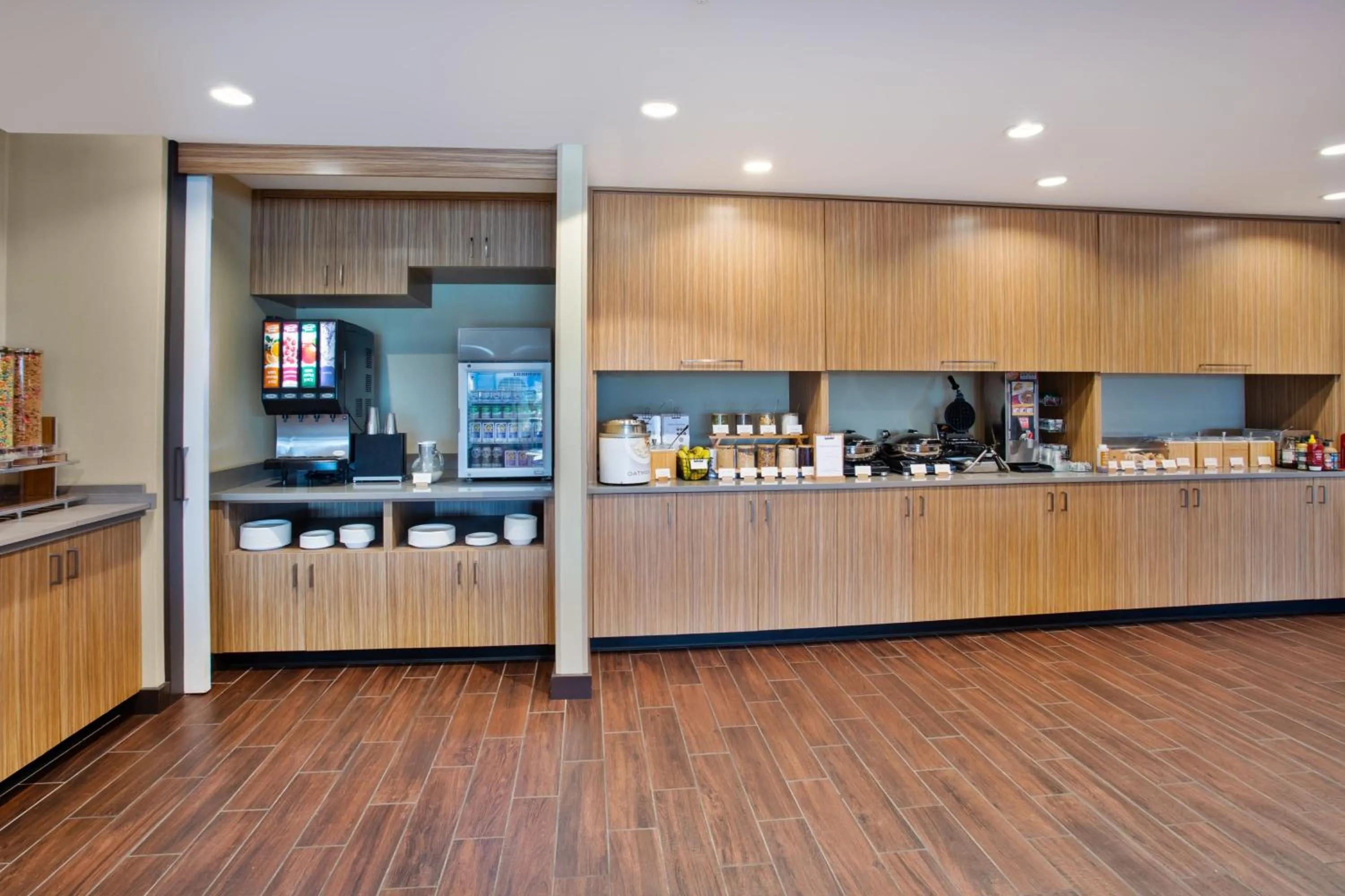 Breakfast in TownePlace Suites by Marriott Detroit Belleville