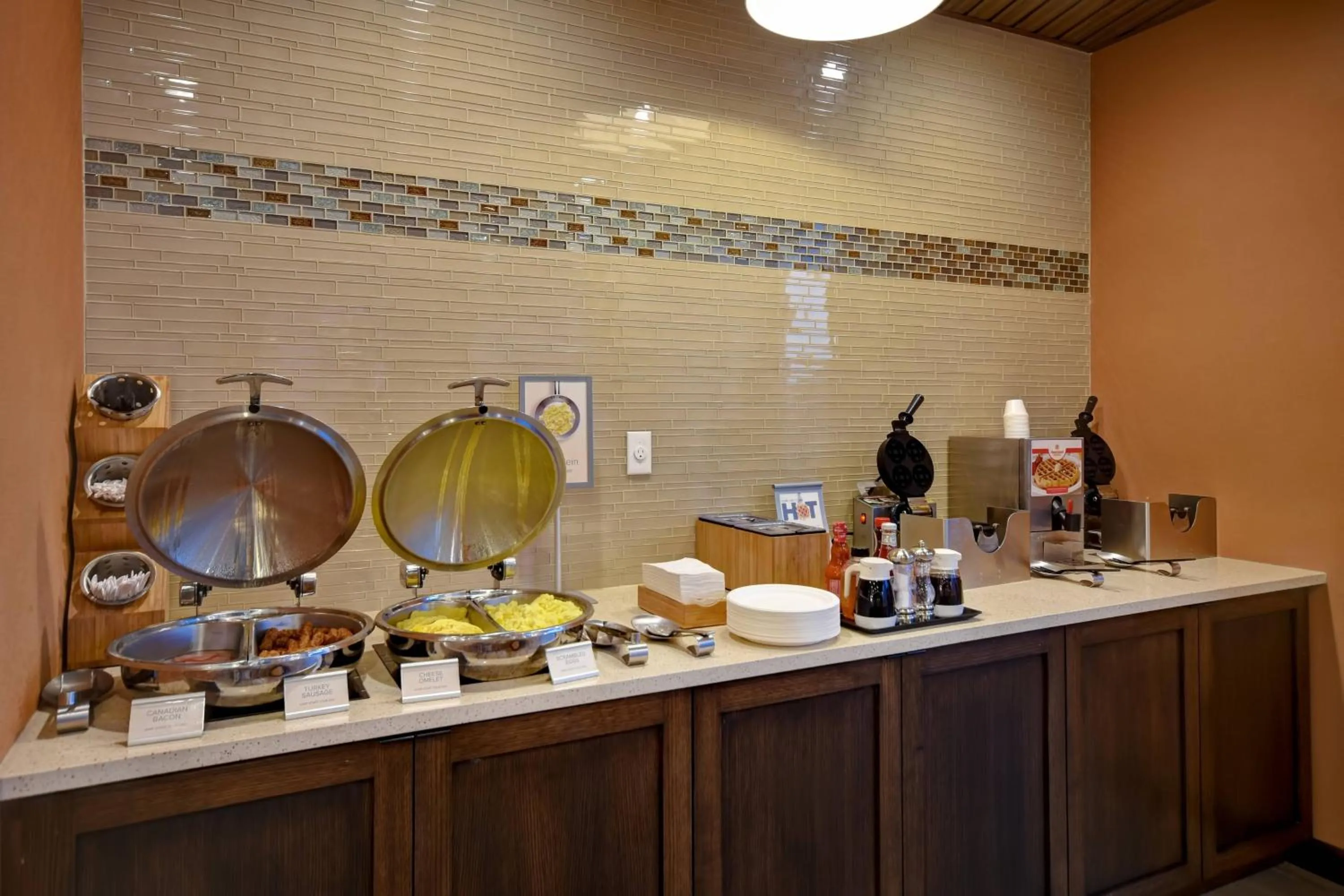 Breakfast in Fairfield Inn & Suites by Marriott Milwaukee North