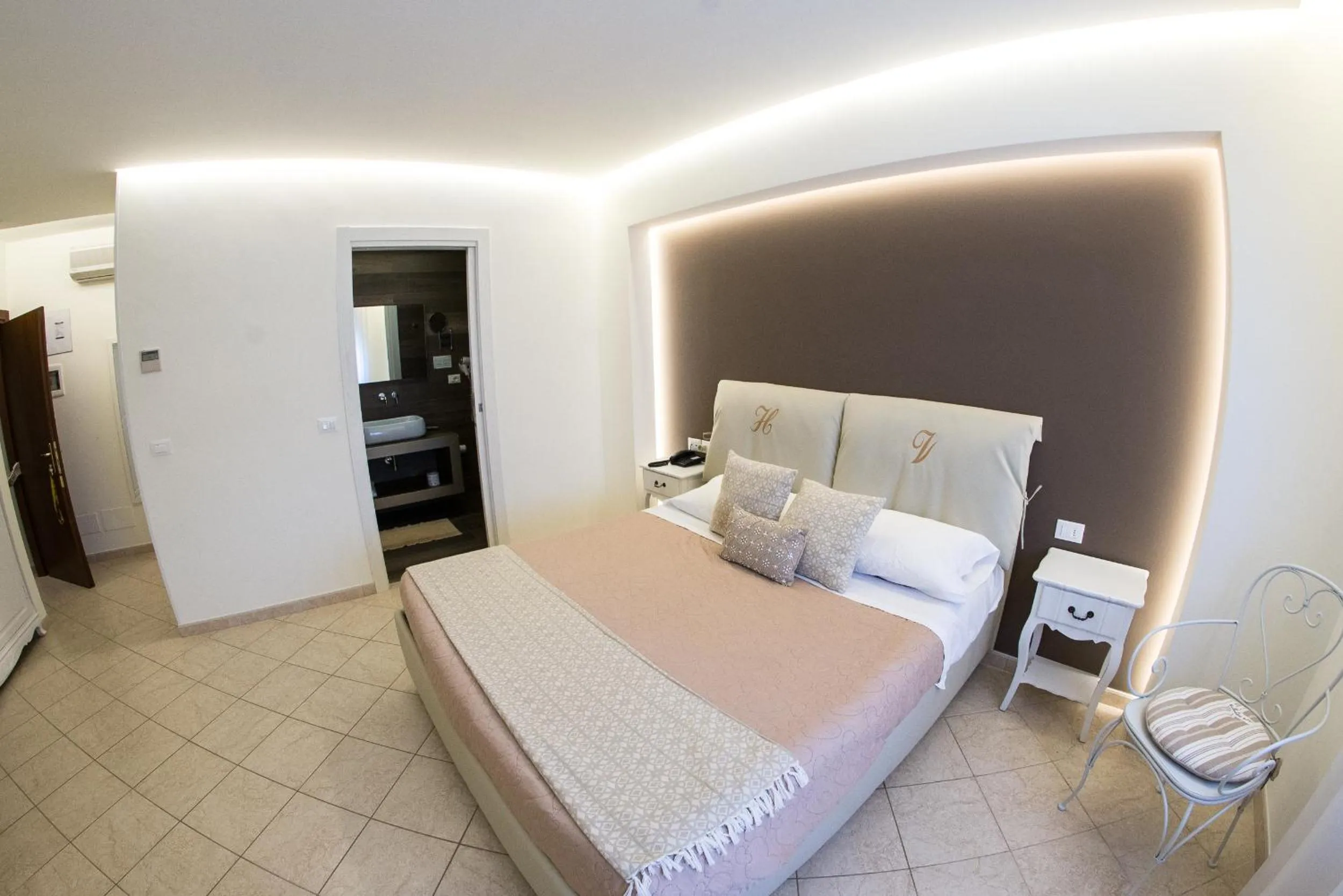 Bed in Hotel Victoria