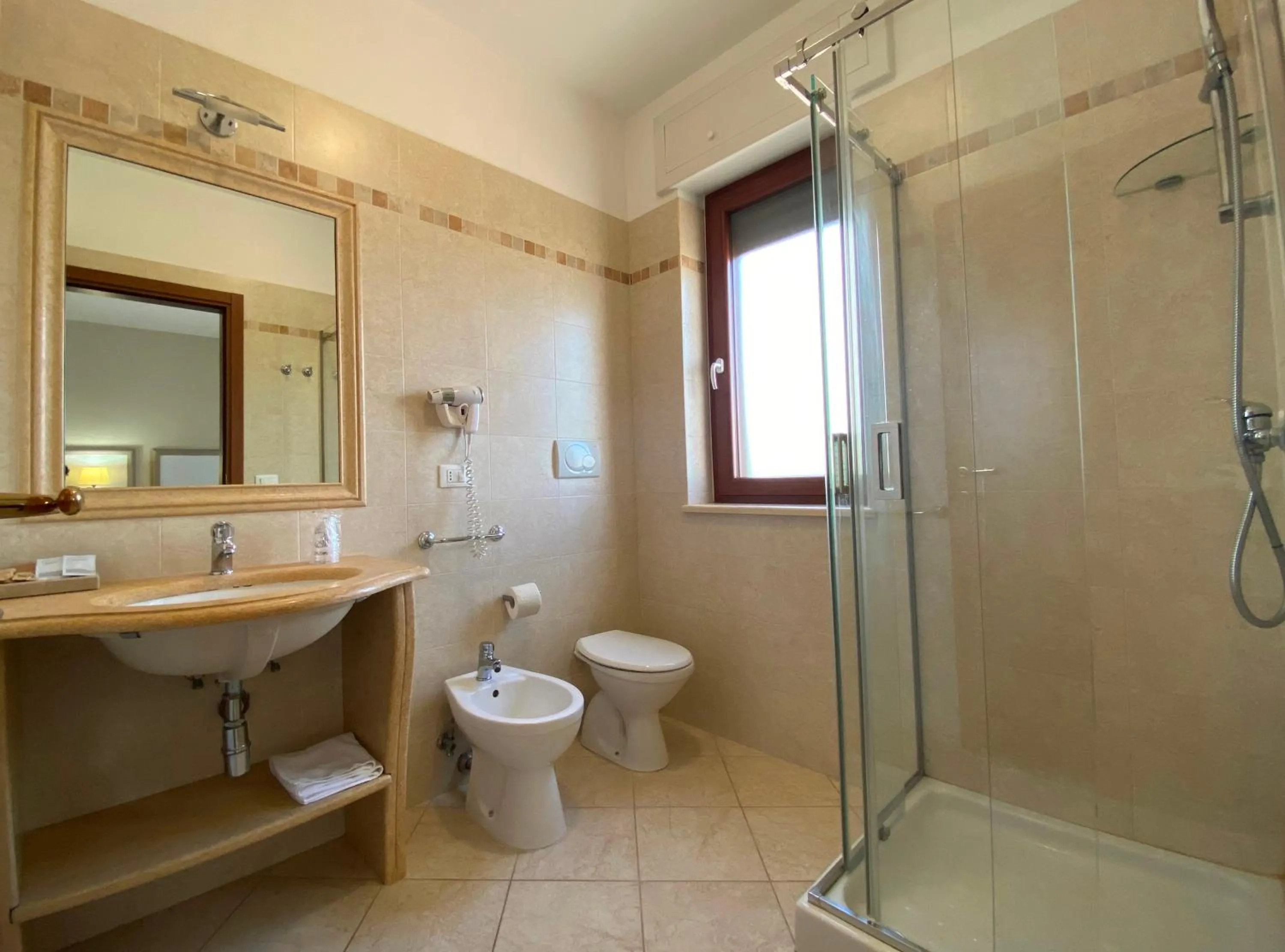 Toilet in Hotel Victoria