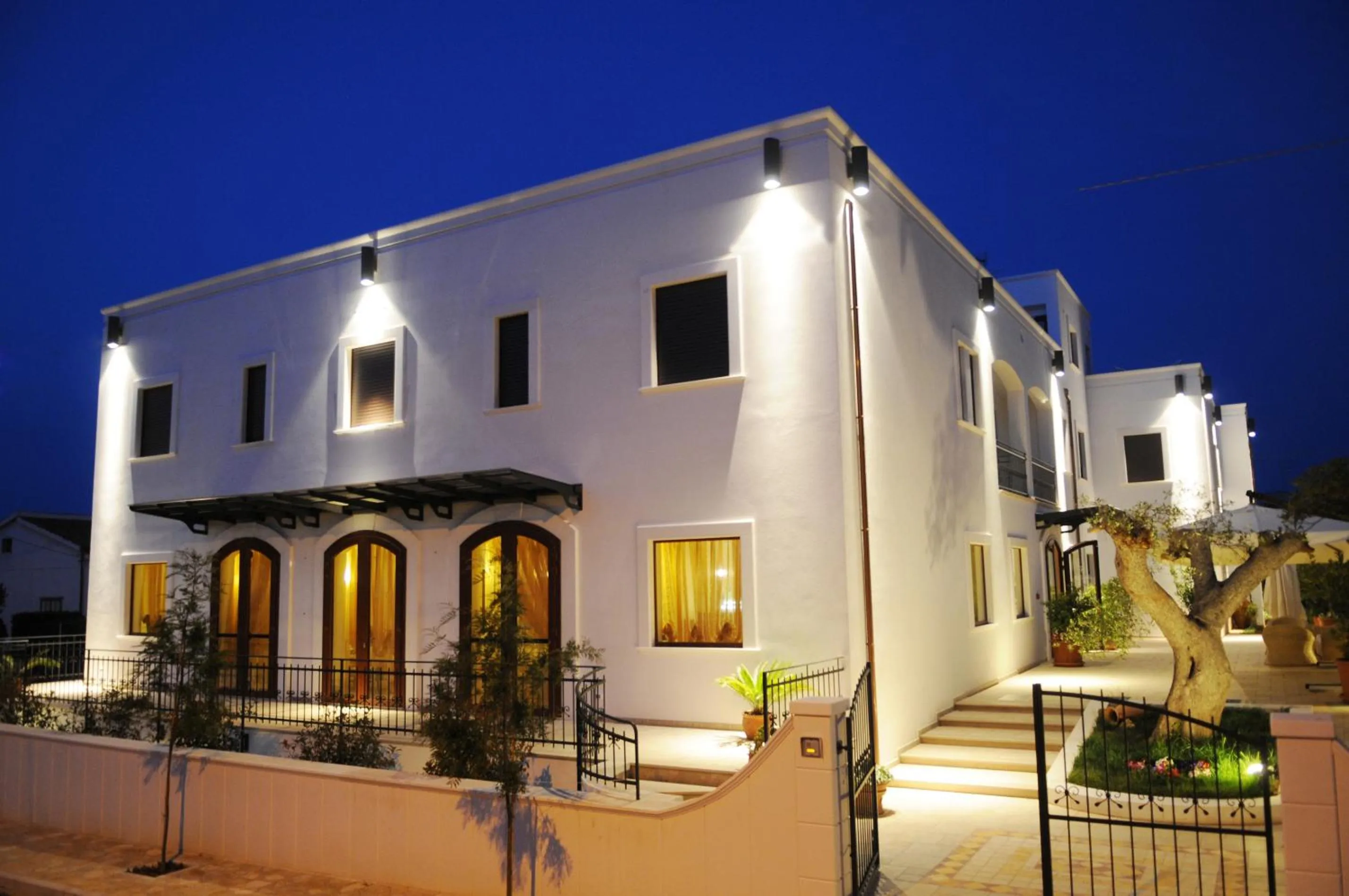 Facade/entrance in Hotel Victoria