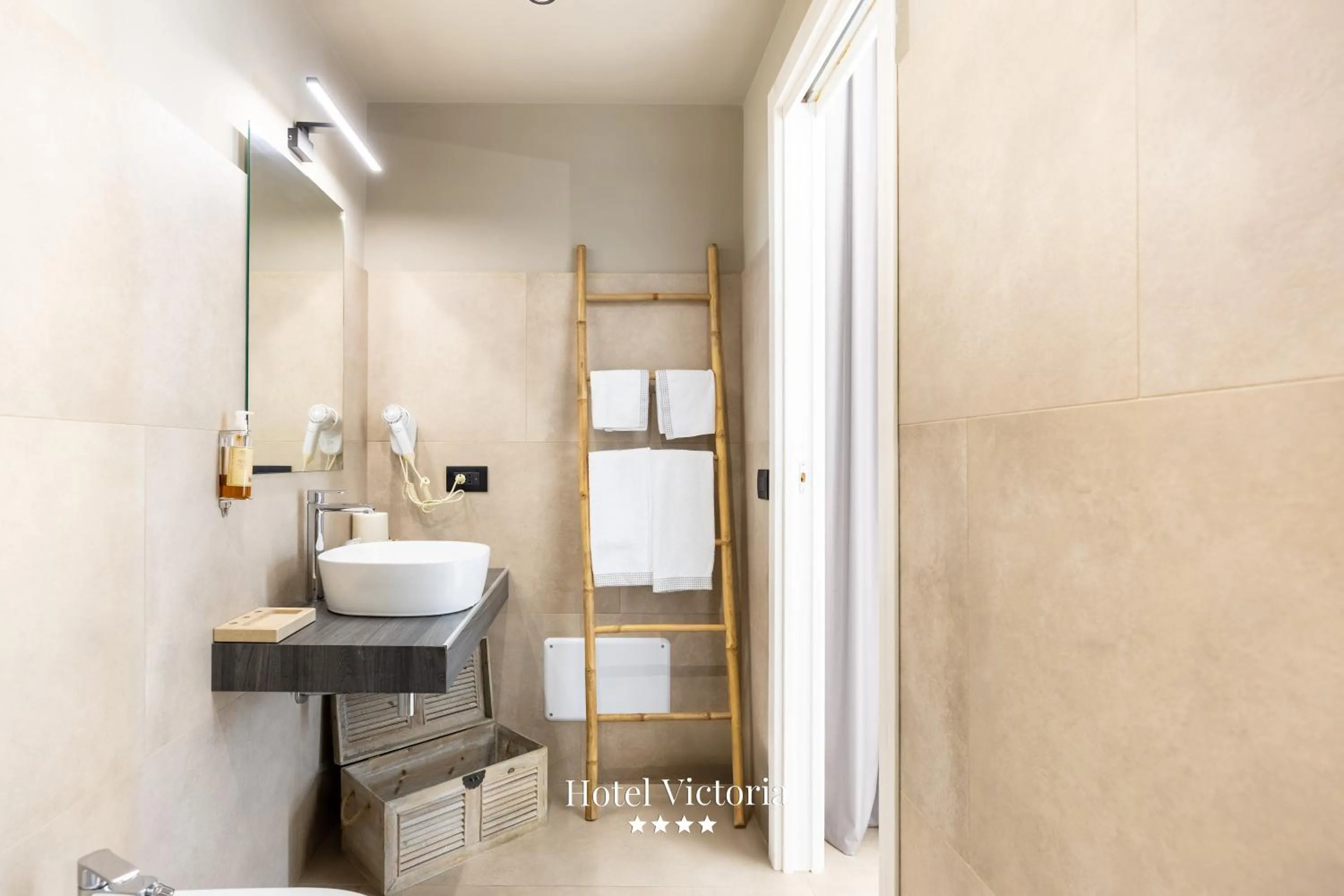 Shower in Hotel Victoria