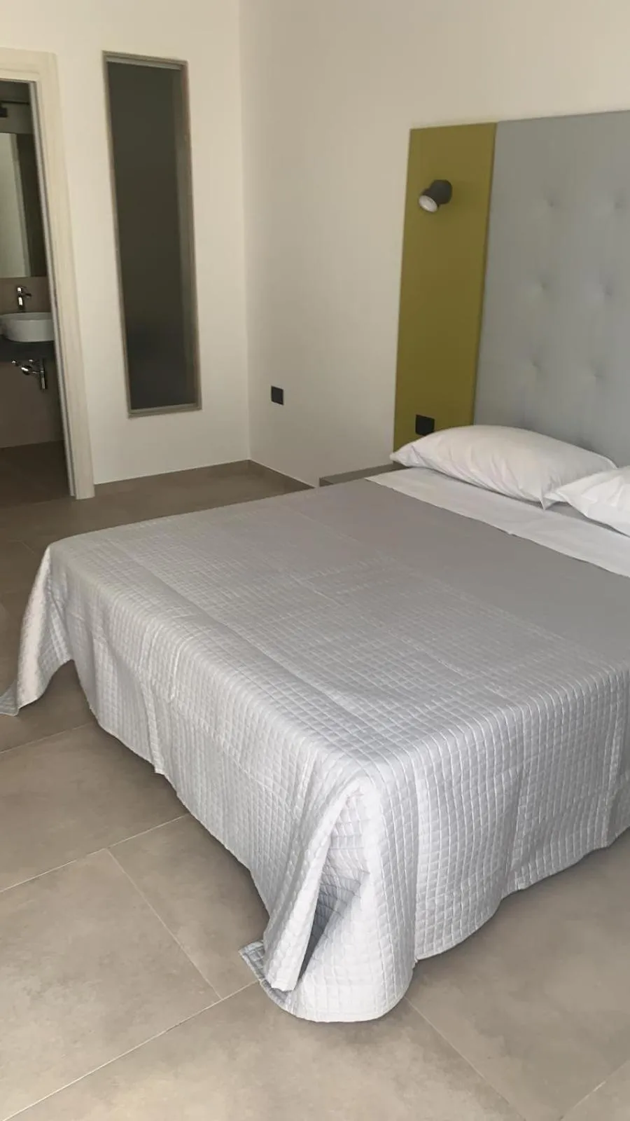 Bed in Hotel Victoria