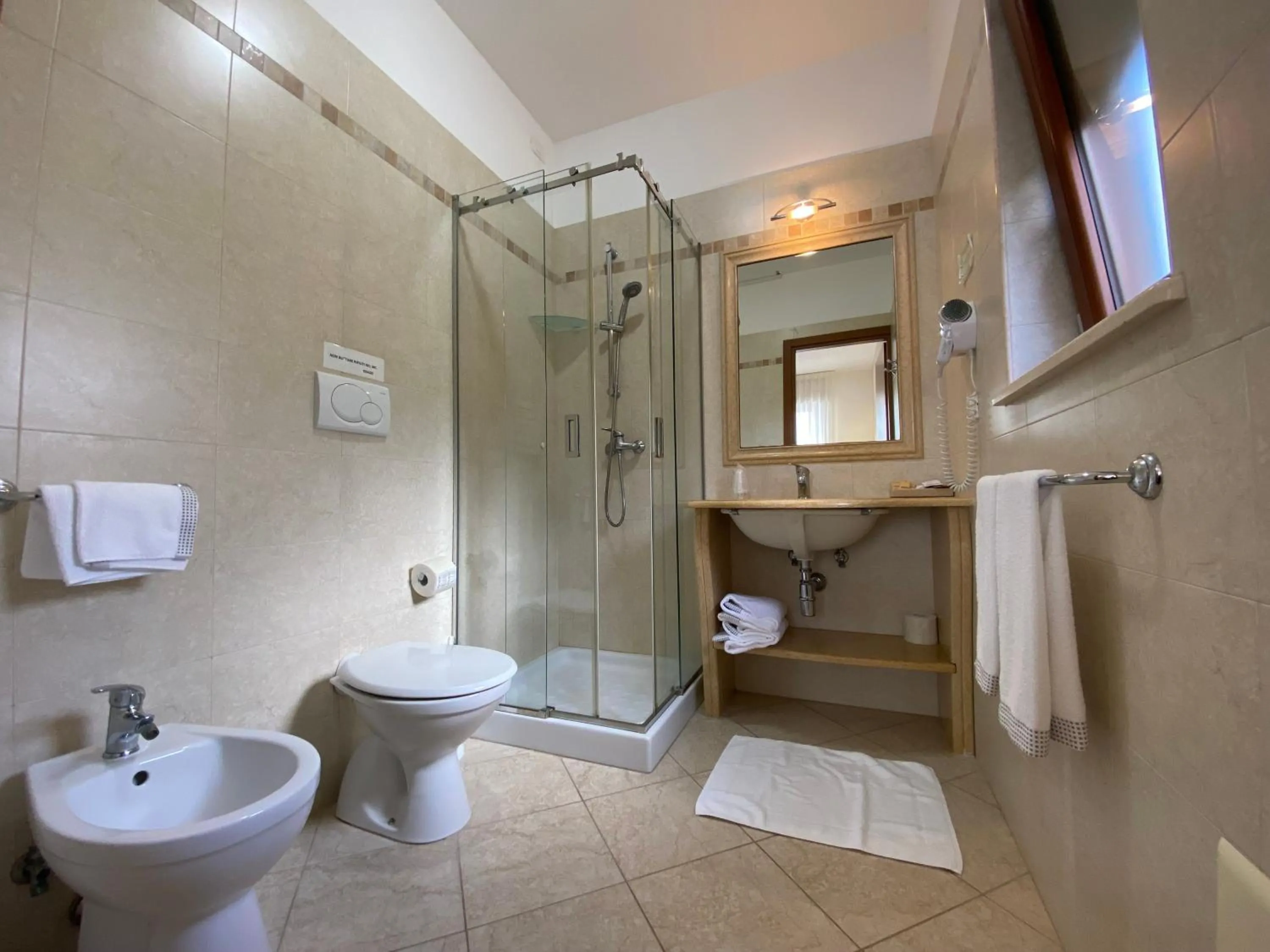 Bathroom in Hotel Victoria