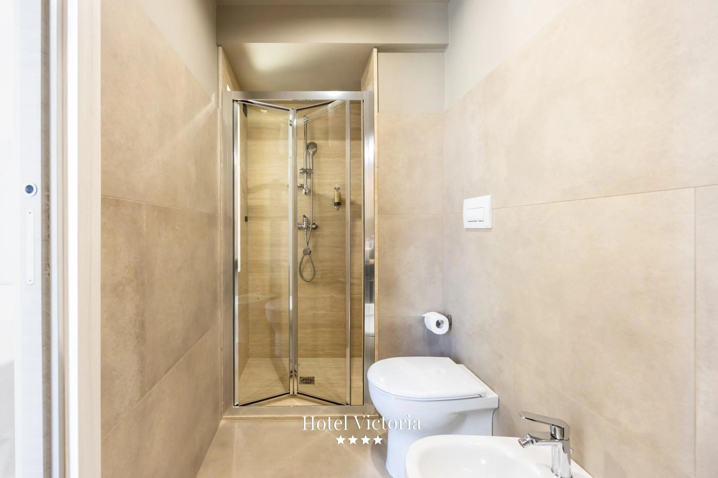 Shower in Hotel Victoria