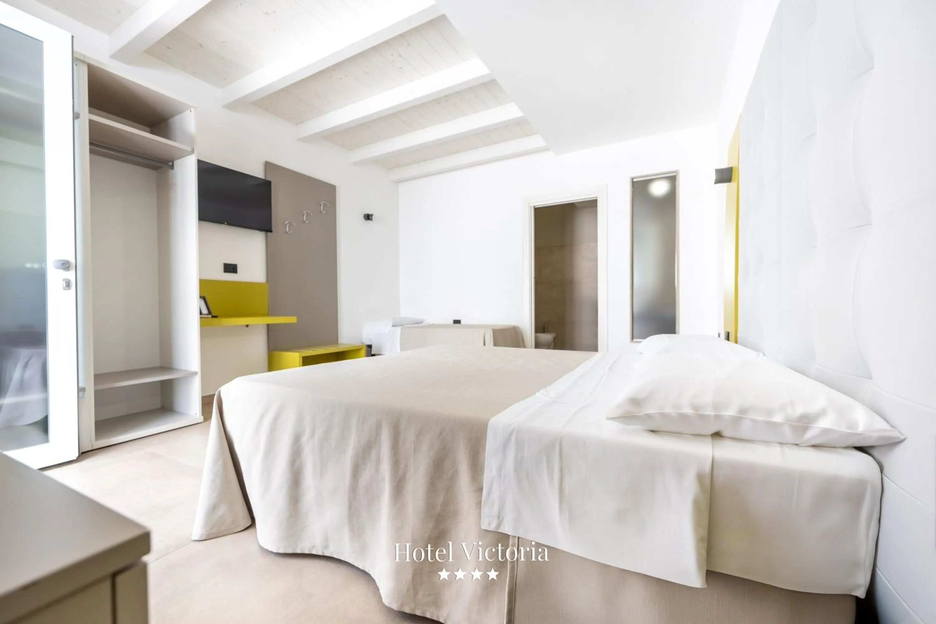 Shower, Bed in Hotel Victoria