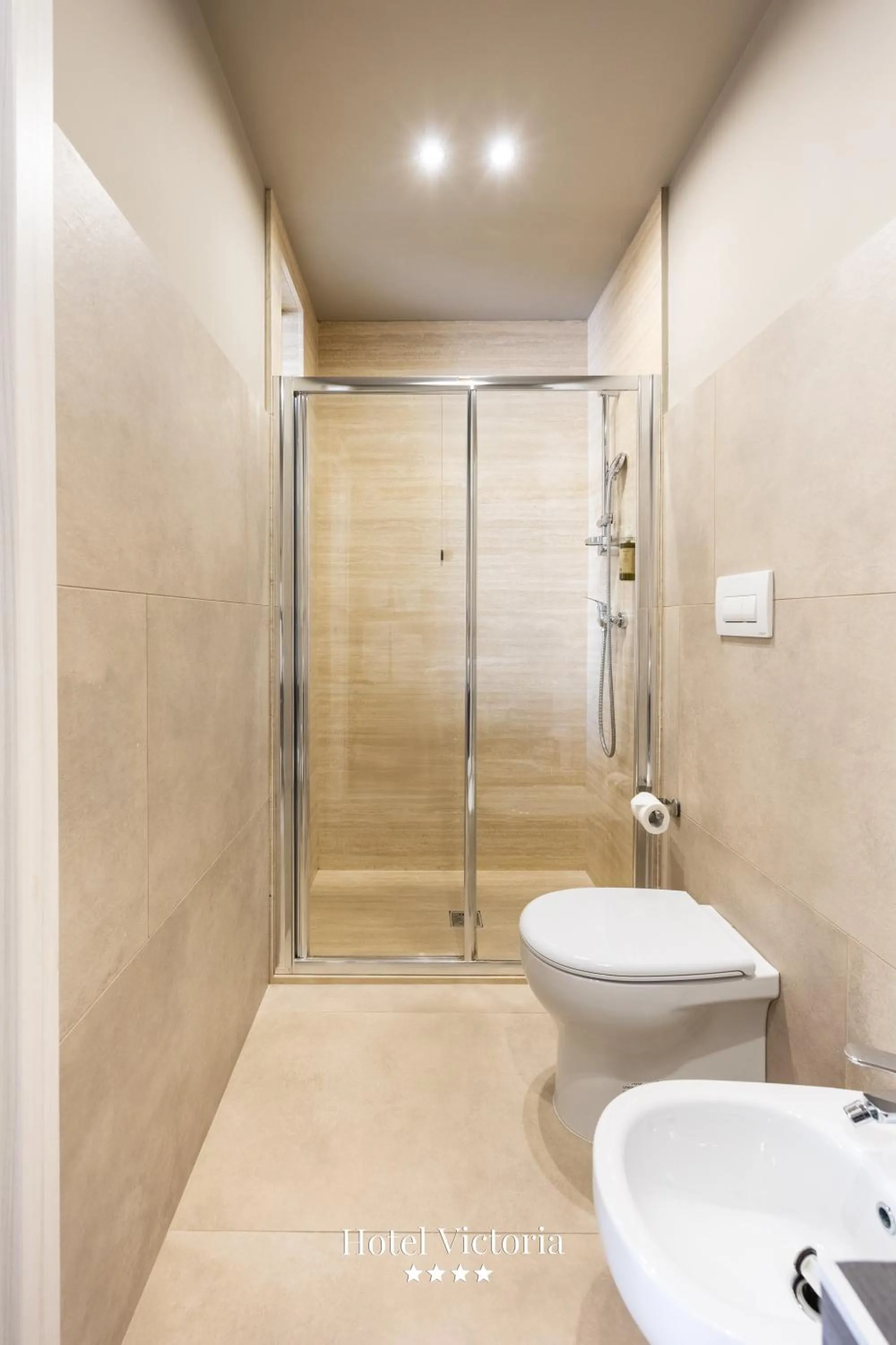 Shower in Hotel Victoria