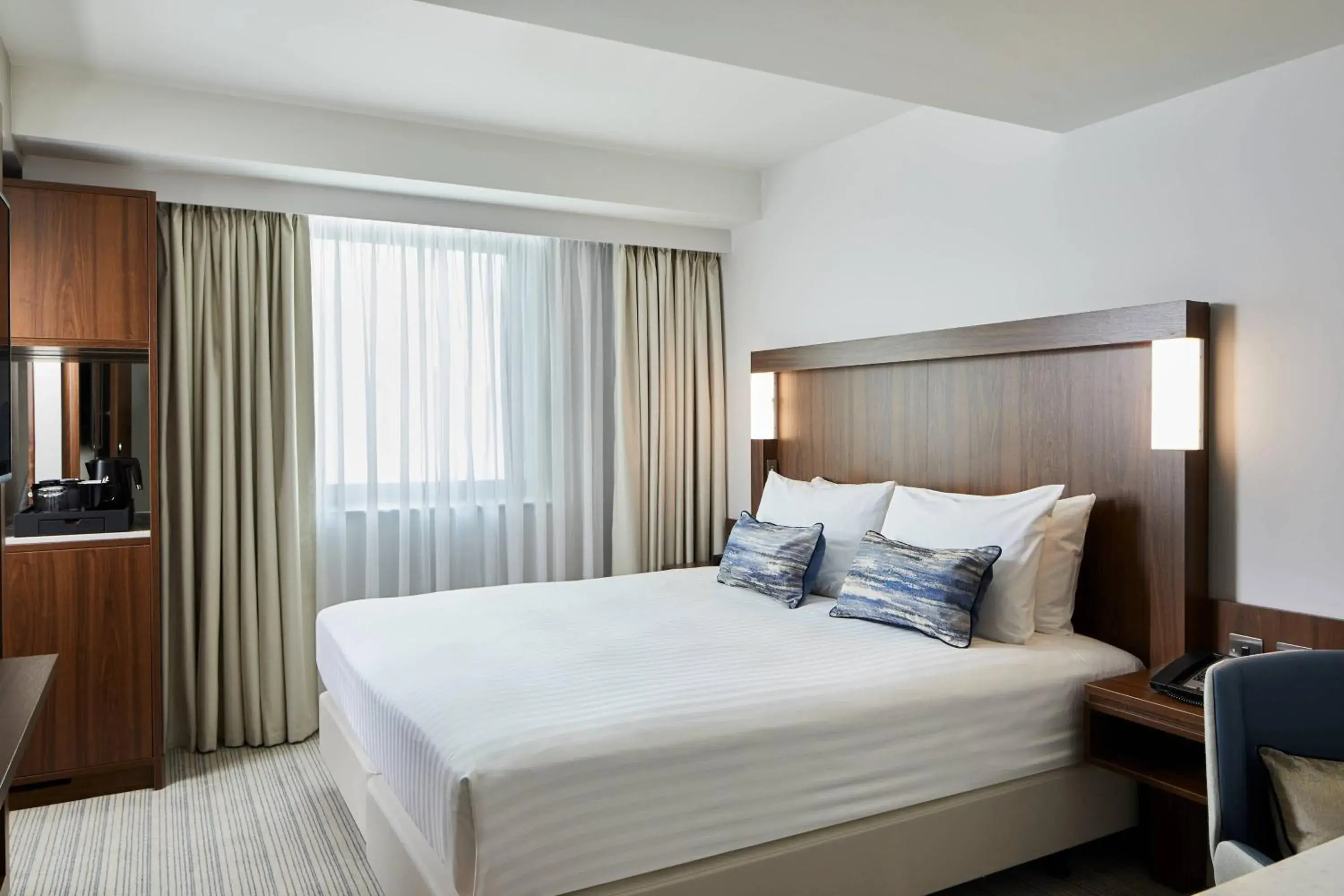 Standard King Room in Courtyard by Marriott Oxford City Centre Standard King Room in Courtyard by Marriott Oxford City Centre