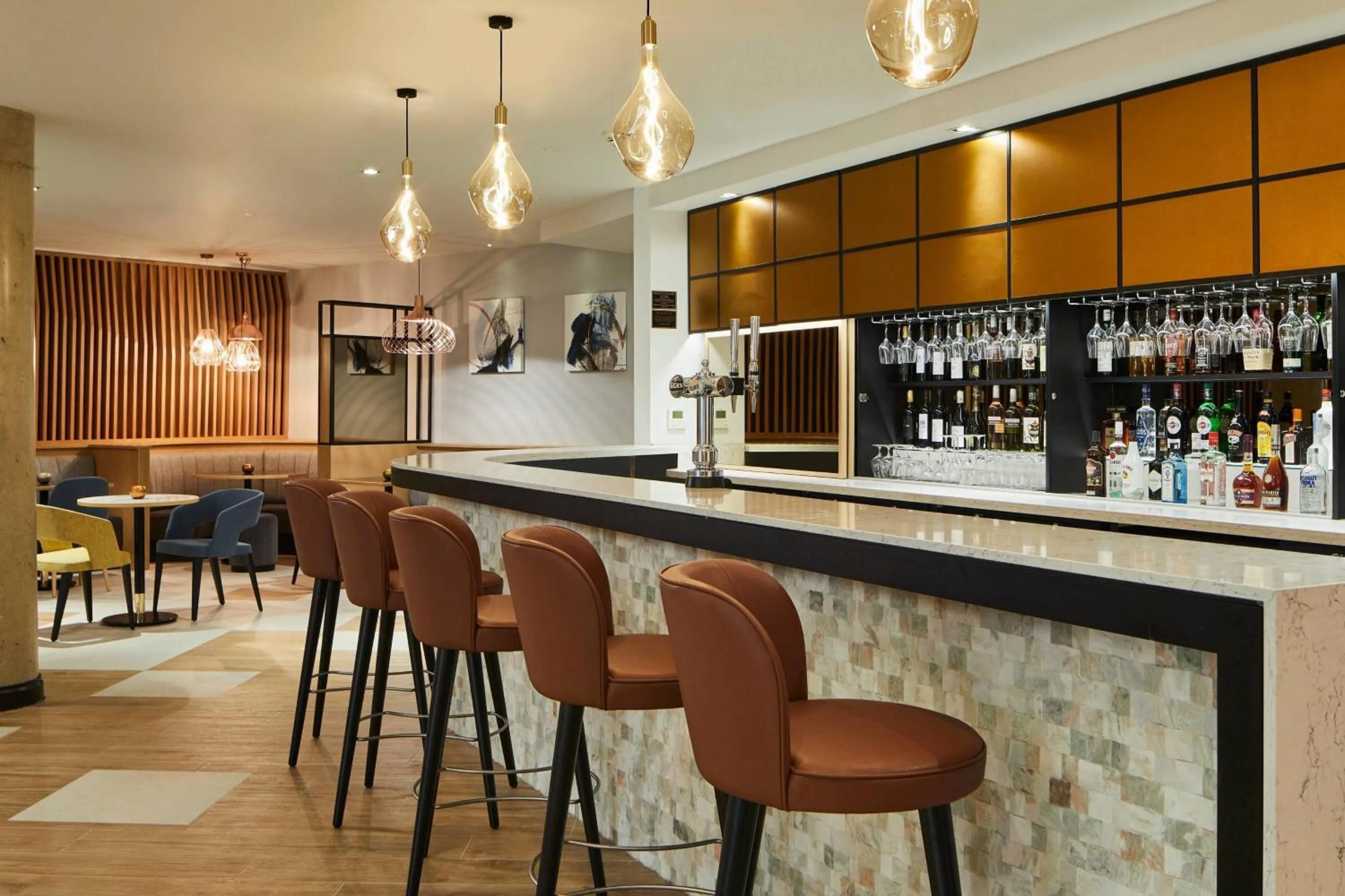 Lounge or bar in Courtyard by Marriott Oxford City Centre