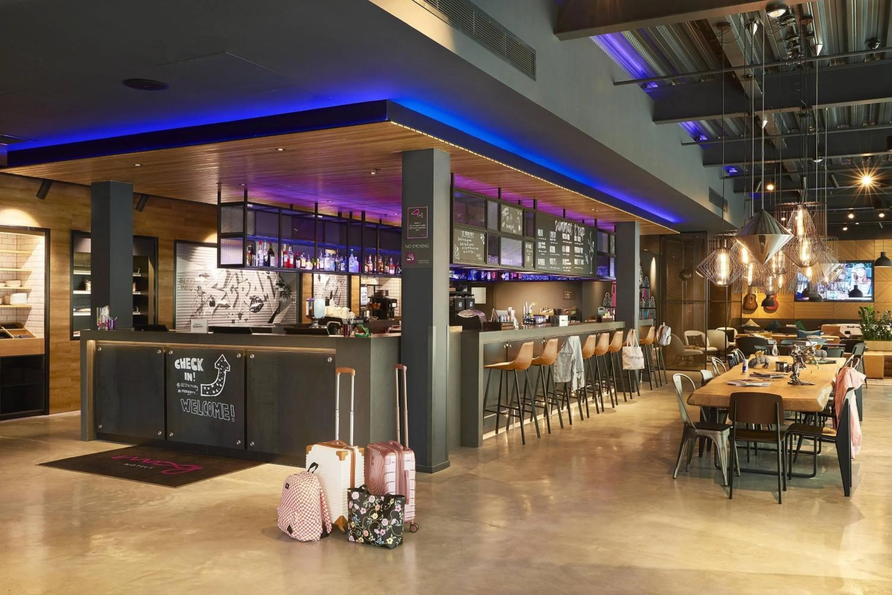 Lounge or bar in Moxy York