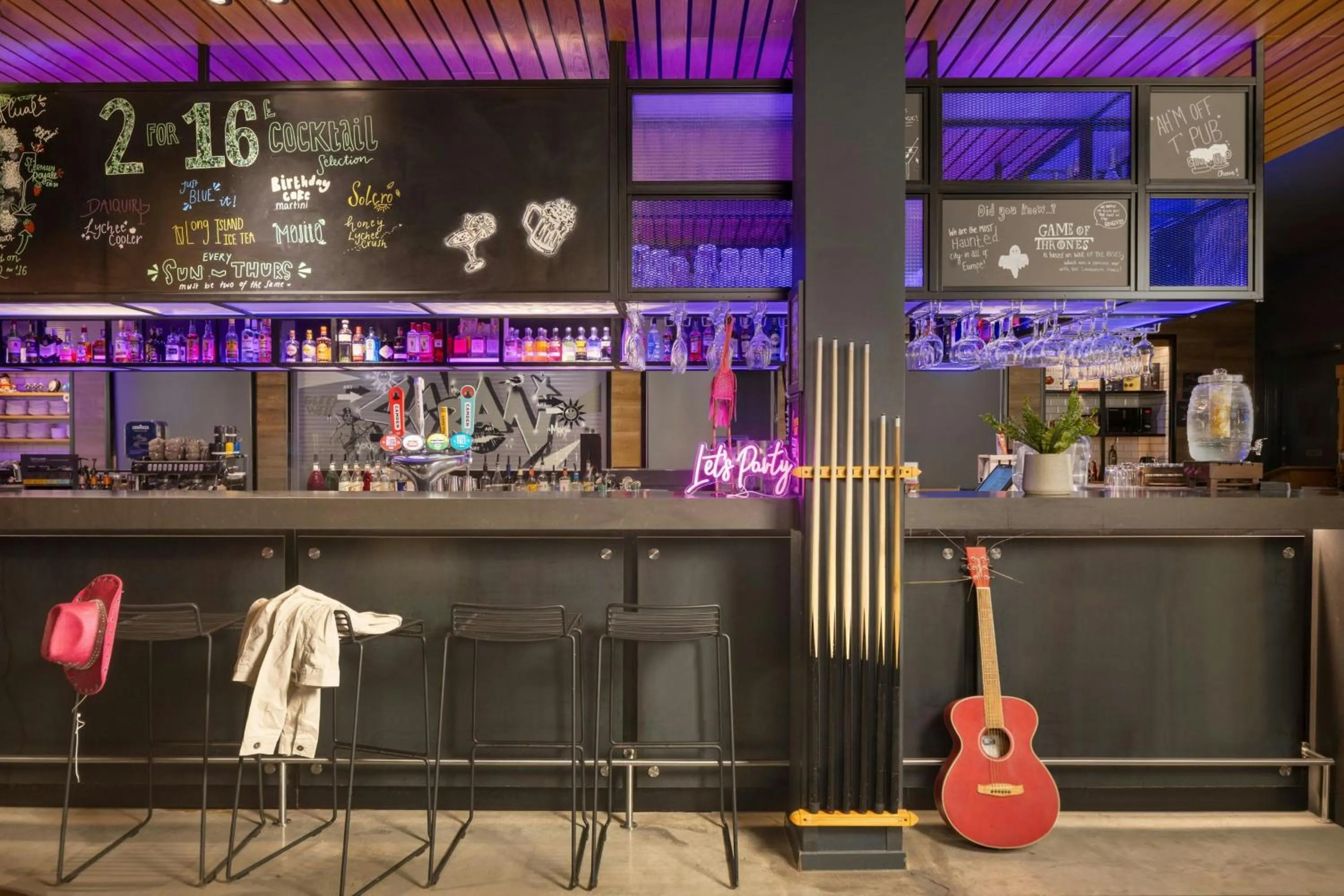 Lounge or bar in Moxy York