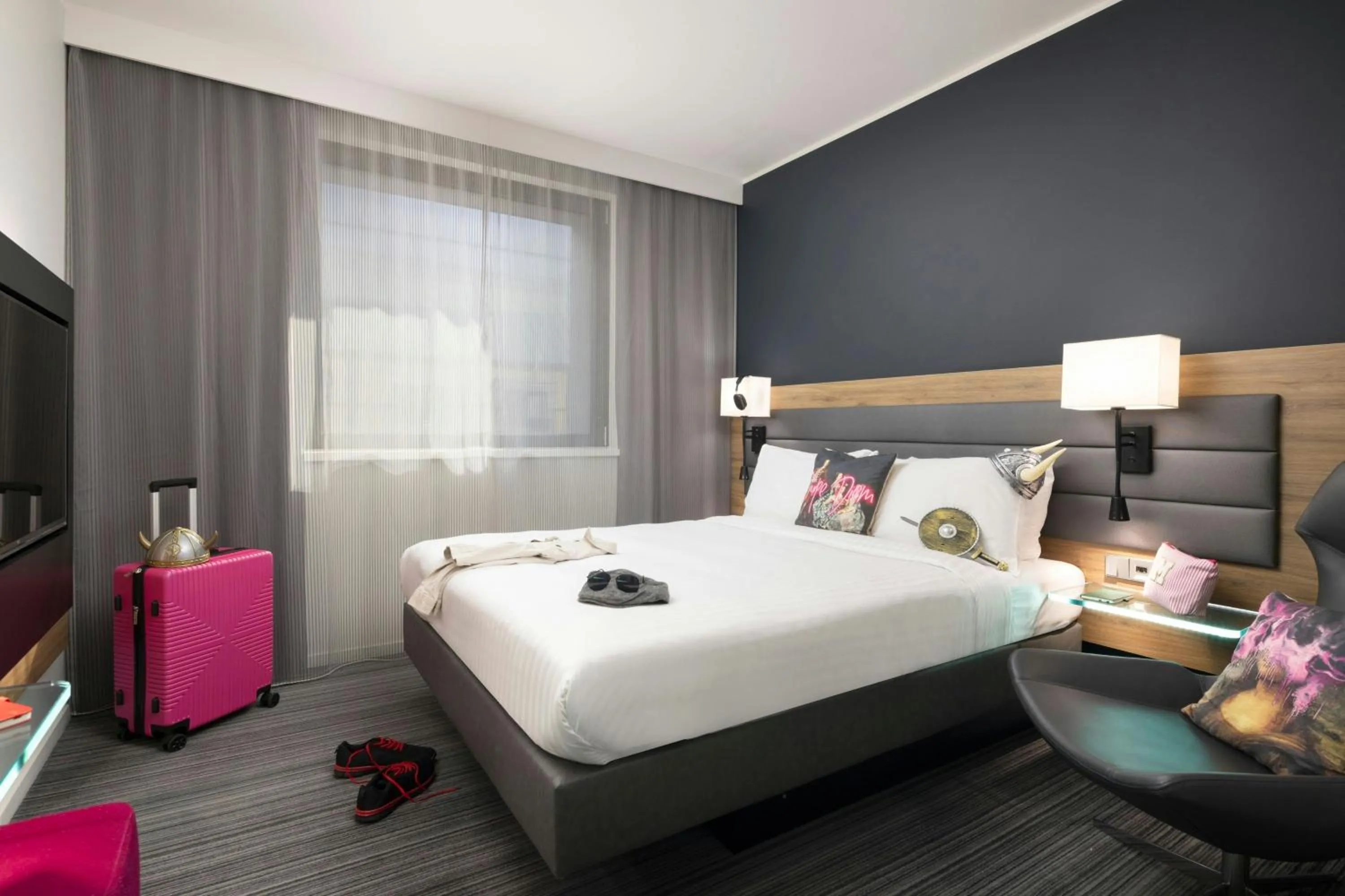 Photo of the whole room, Bed in Moxy York
