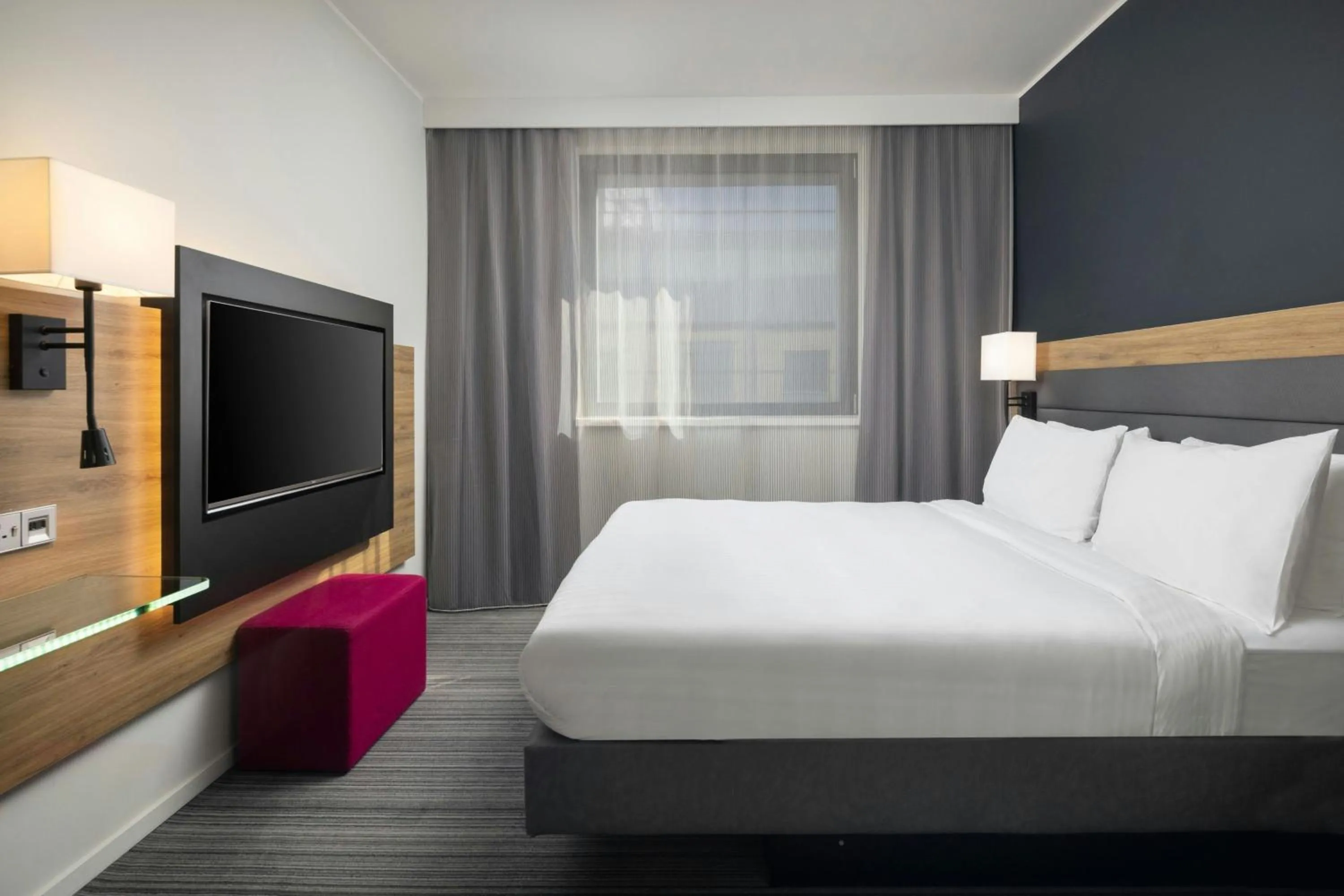 Photo of the whole room, Bed in Moxy York