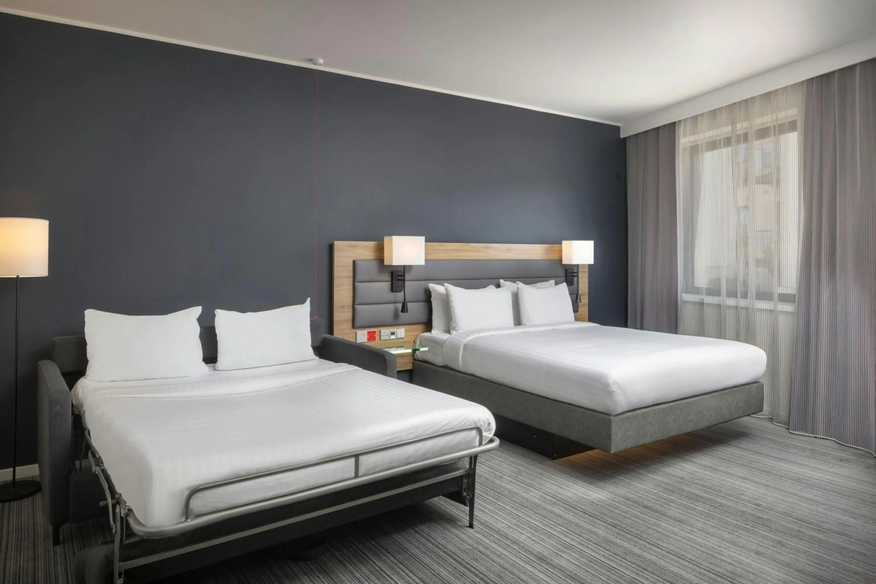 Photo of the whole room, Bed in Moxy York