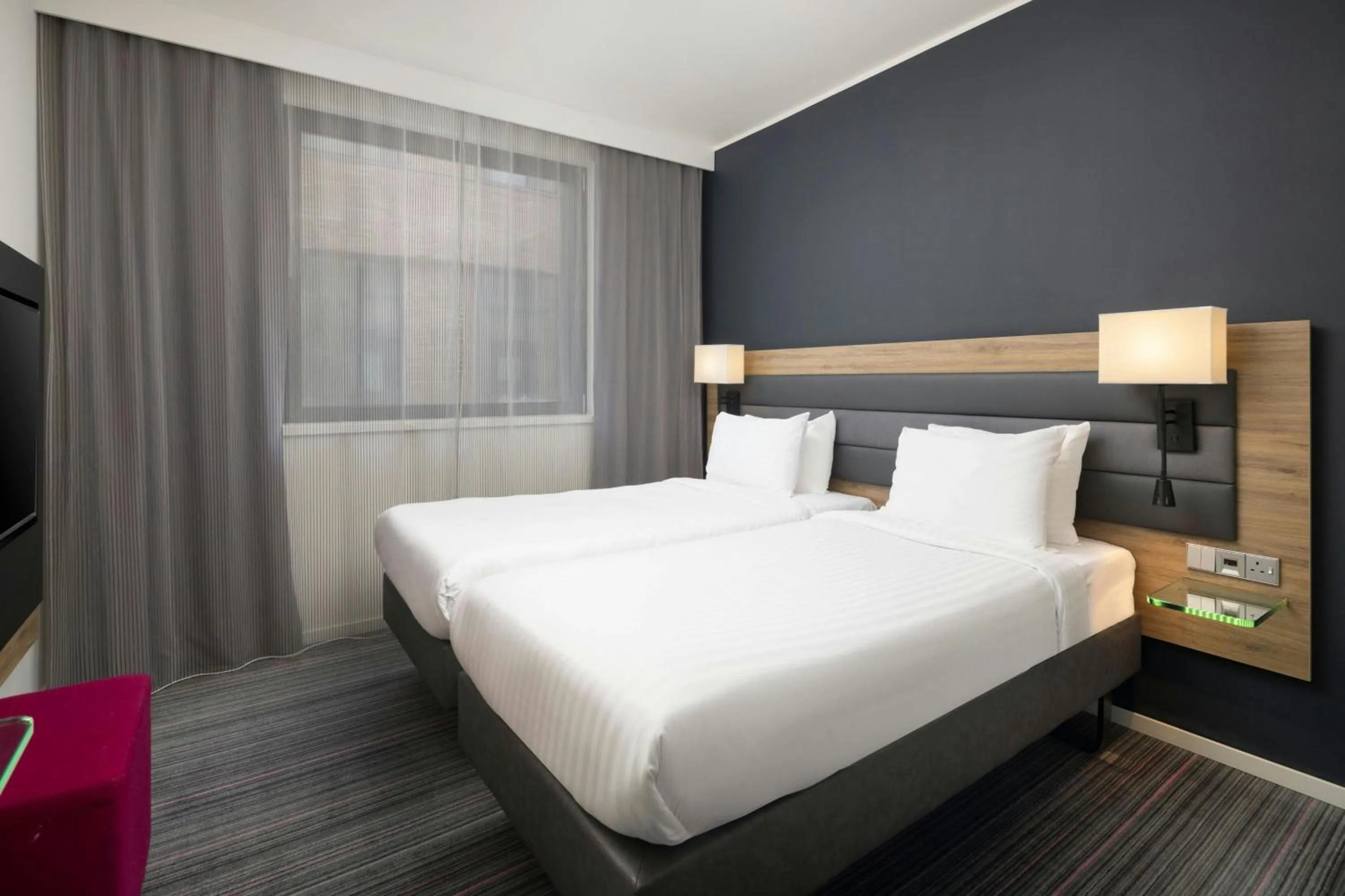 Photo of the whole room, Bed in Moxy York