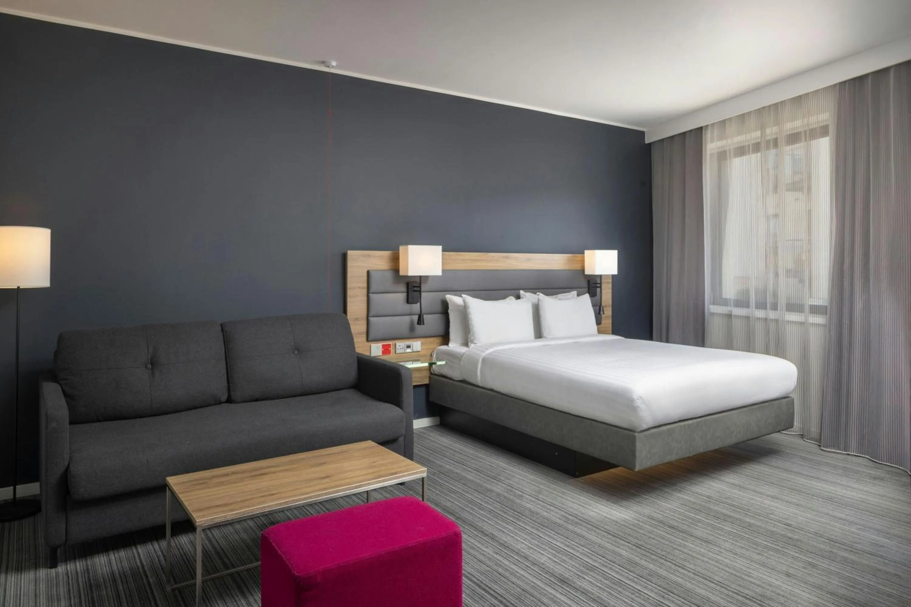 Photo of the whole room, Bed in Moxy York
