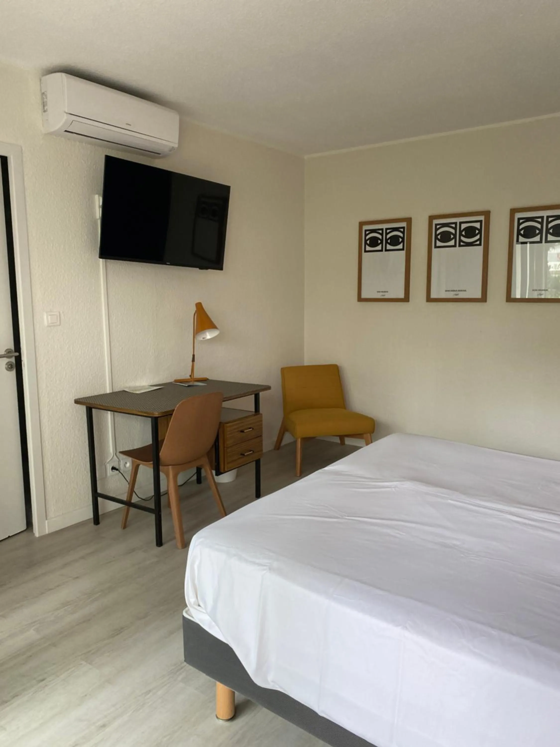 Bed in Hôtel Saint-Clair, côté Plage