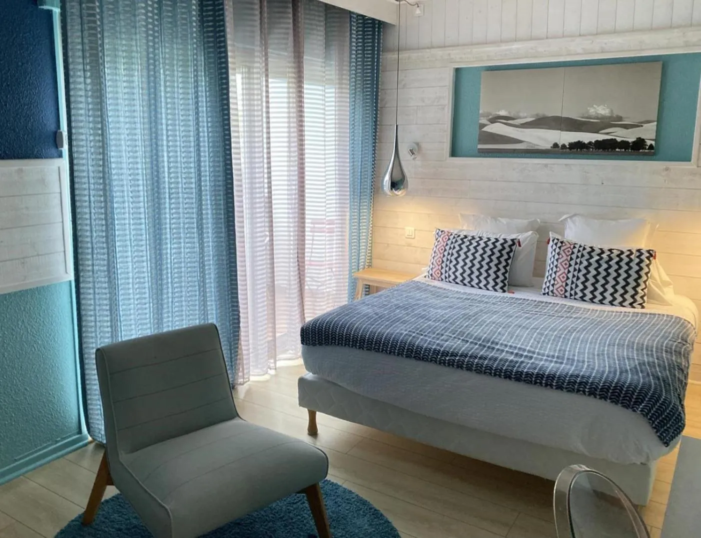Photo of the whole room, Bed in Hôtel Saint-Clair, côté Plage