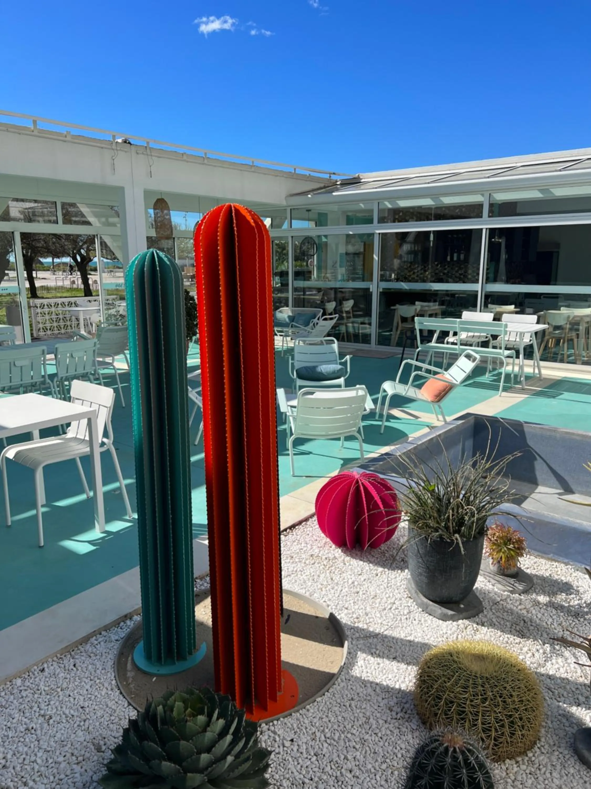 Patio in Hôtel Saint-Clair, côté Plage