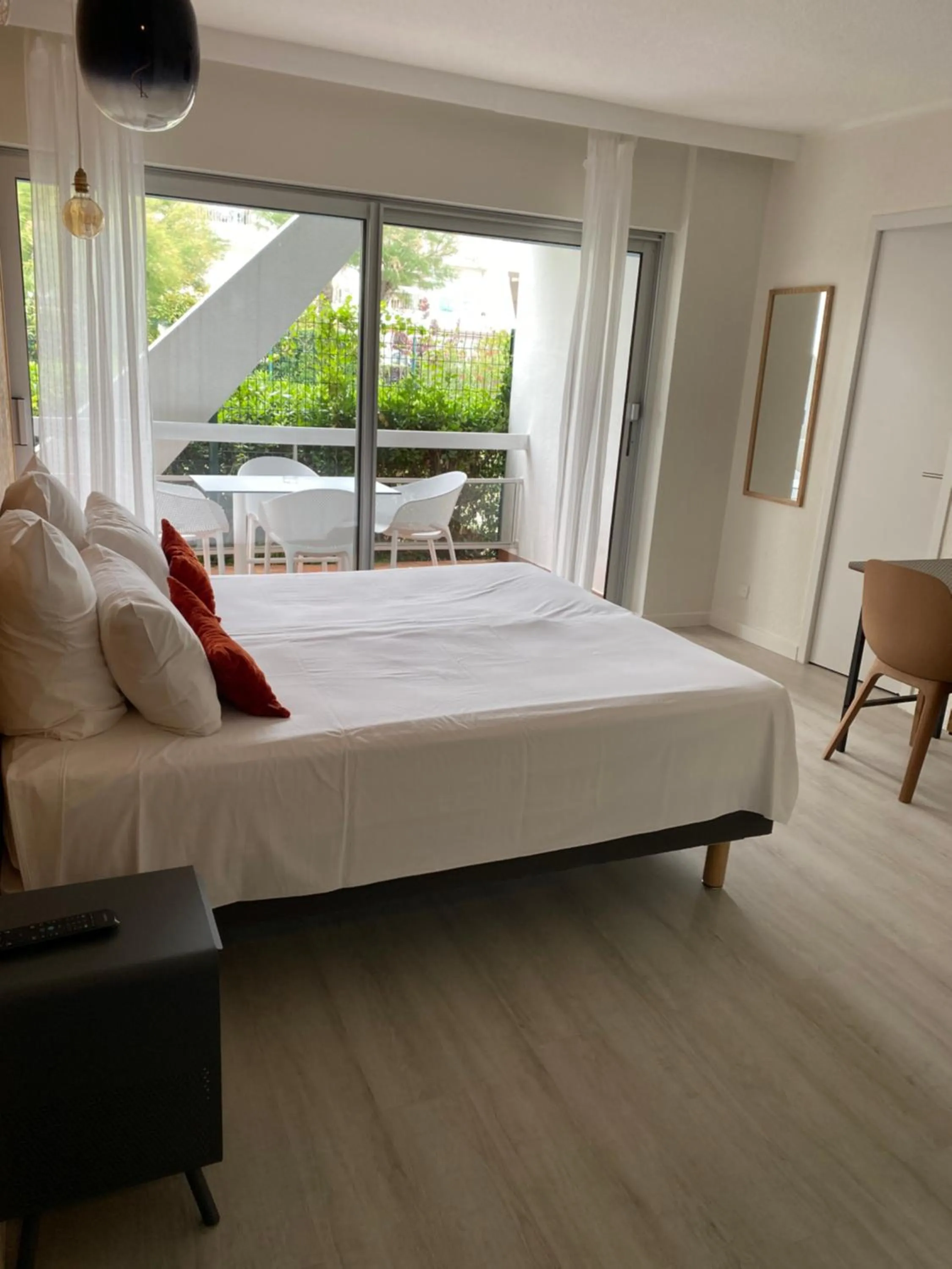 Bed in Hôtel Saint-Clair, côté Plage