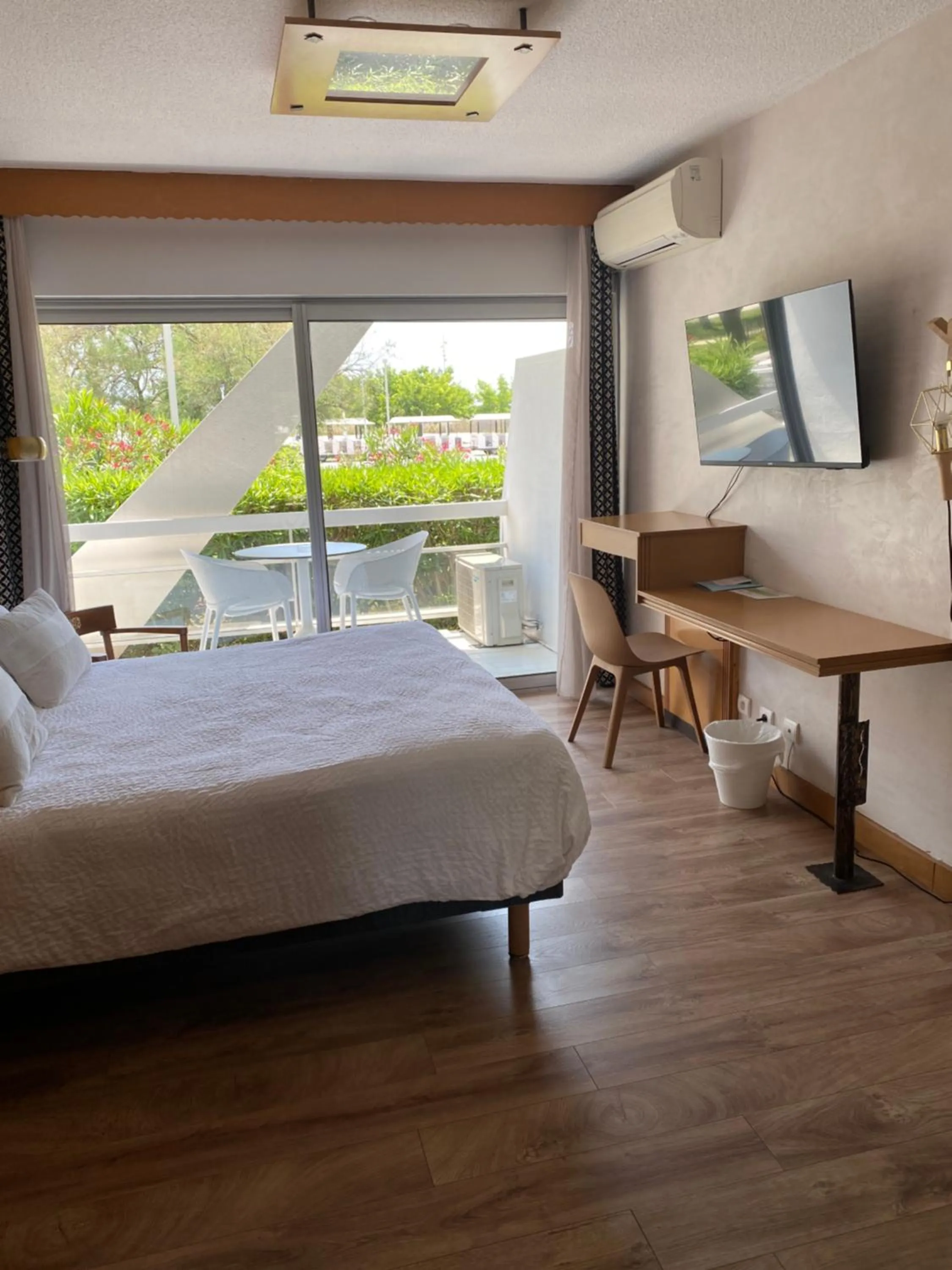 Bed in Hôtel Saint-Clair, côté Plage