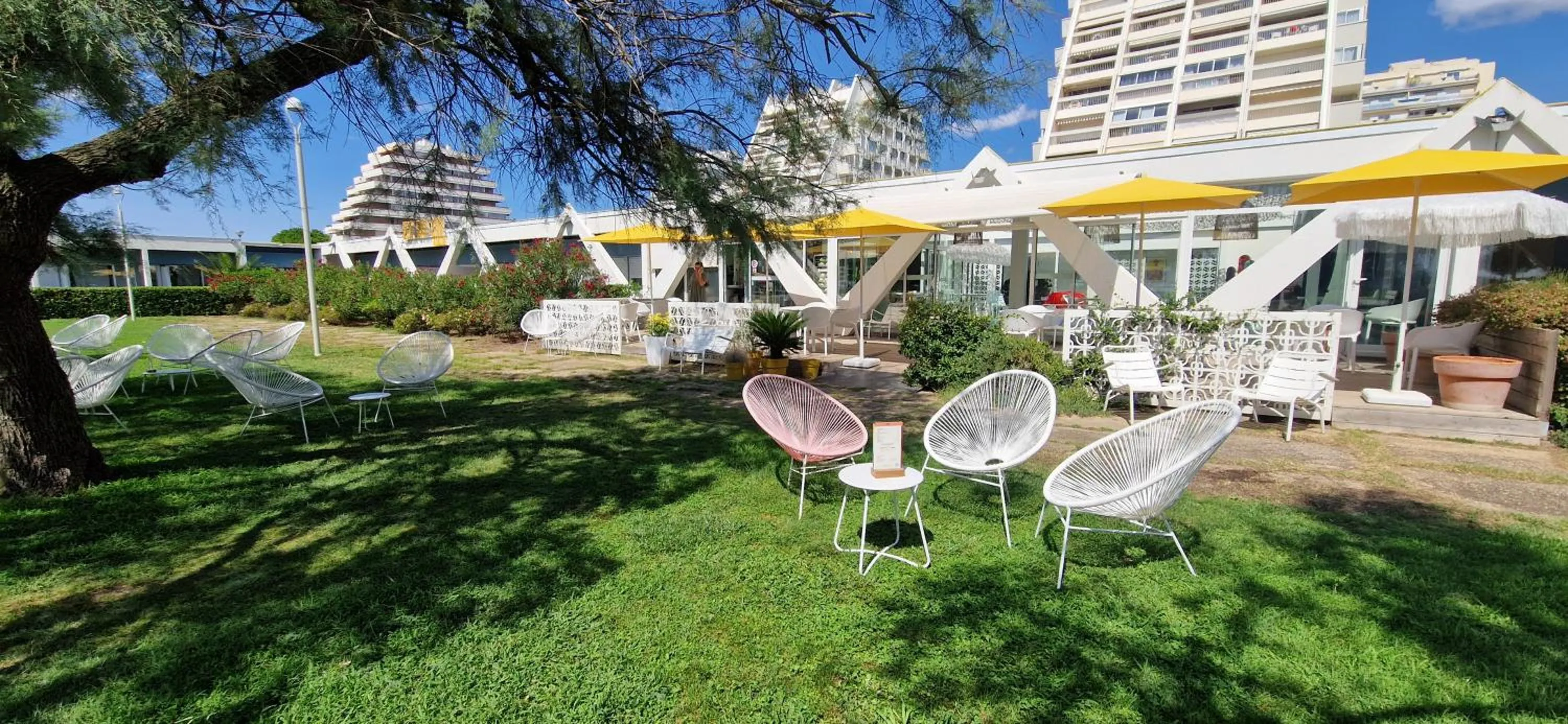 Garden in Hôtel Saint-Clair, côté Plage