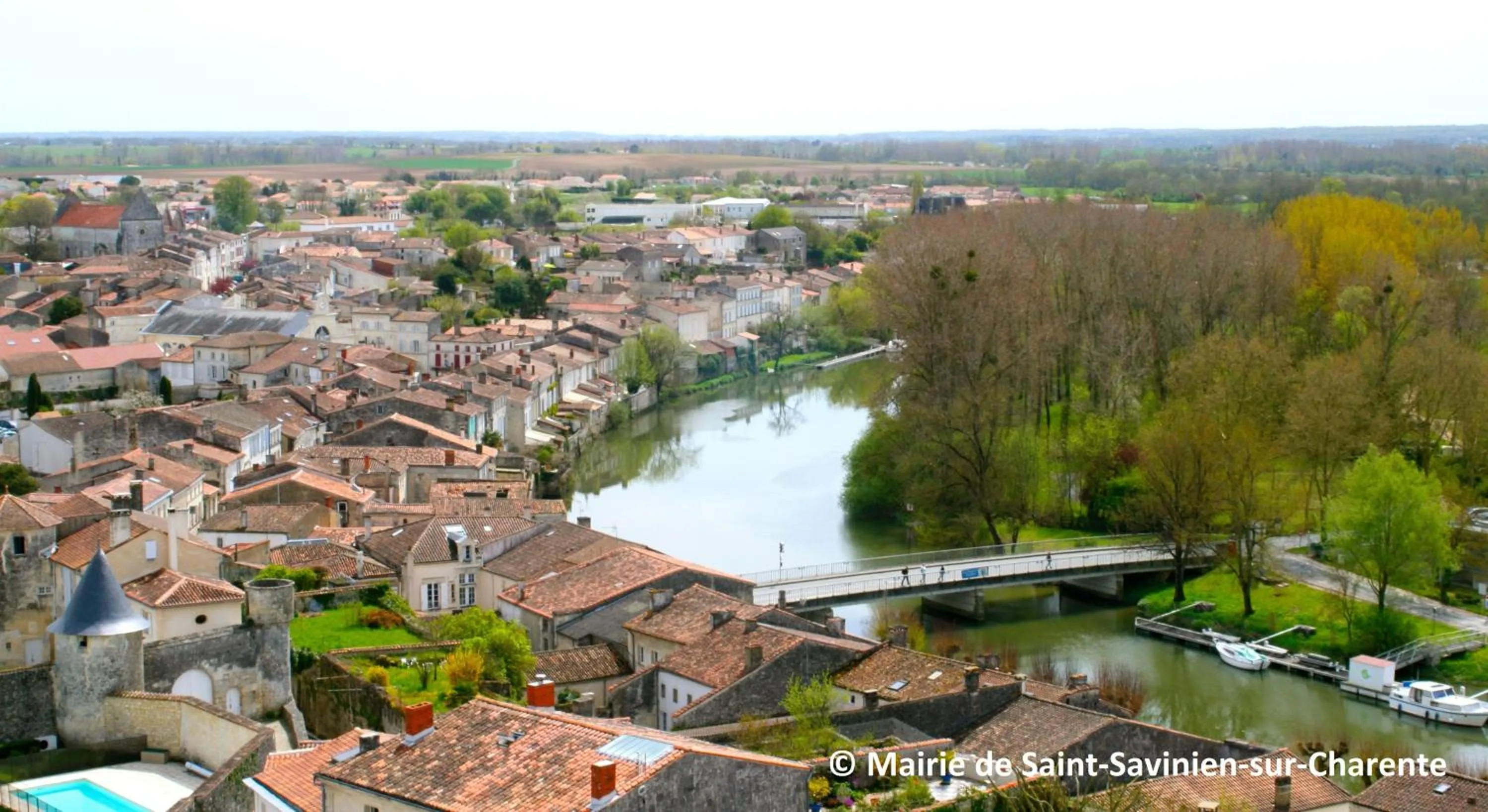 Off site in Logis Hôtel & Restaurant Le Saint Savinien