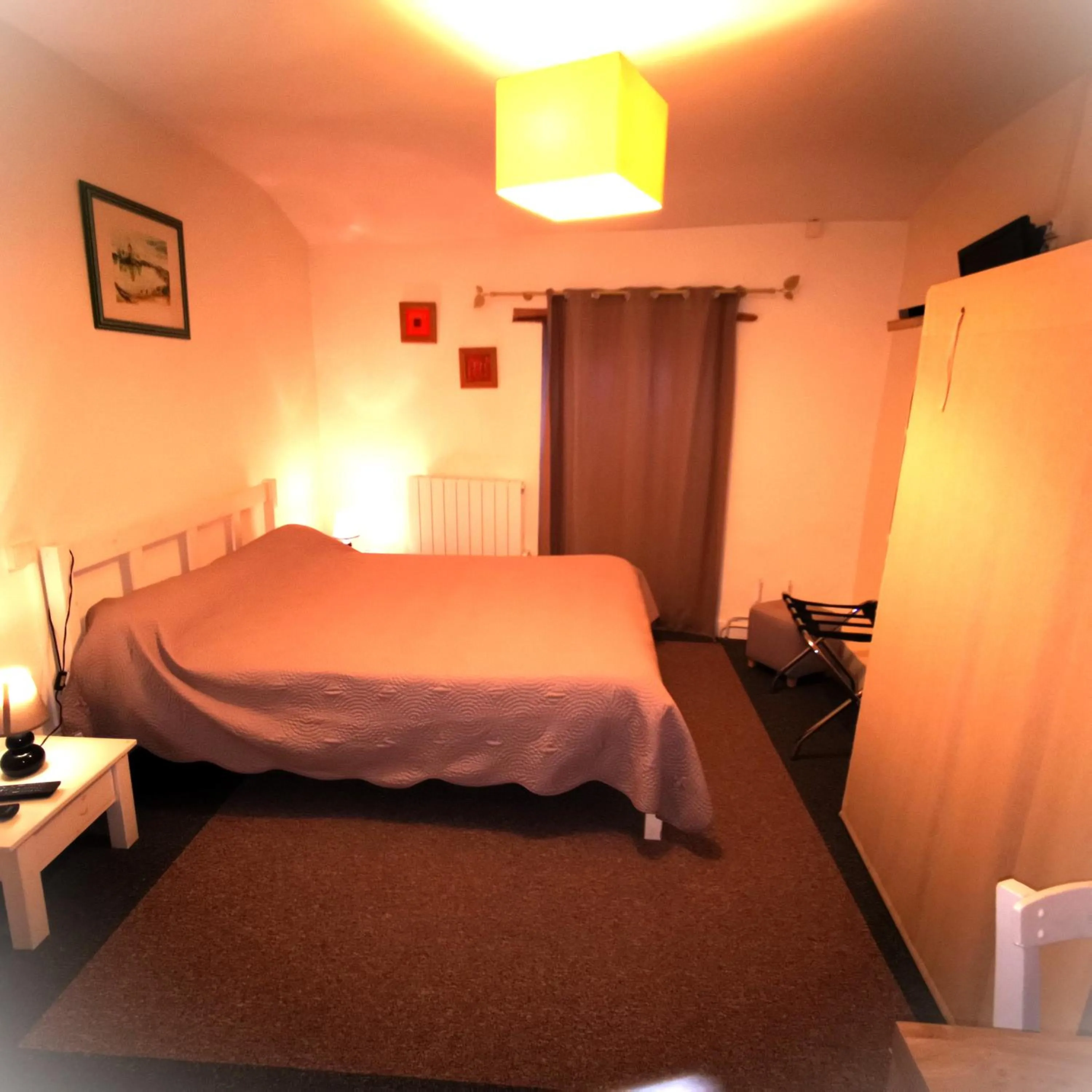 Patio, Bed in Logis Hôtel & Restaurant Le Saint Savinien