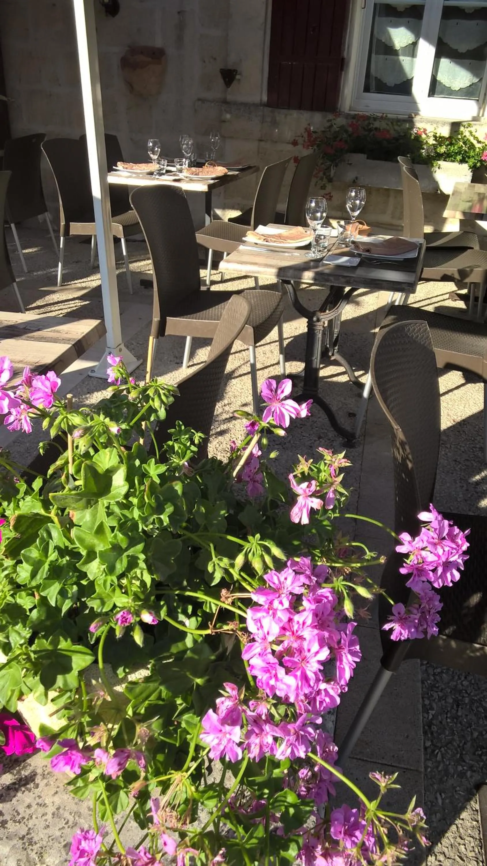 Patio in Logis Hôtel & Restaurant Le Saint Savinien