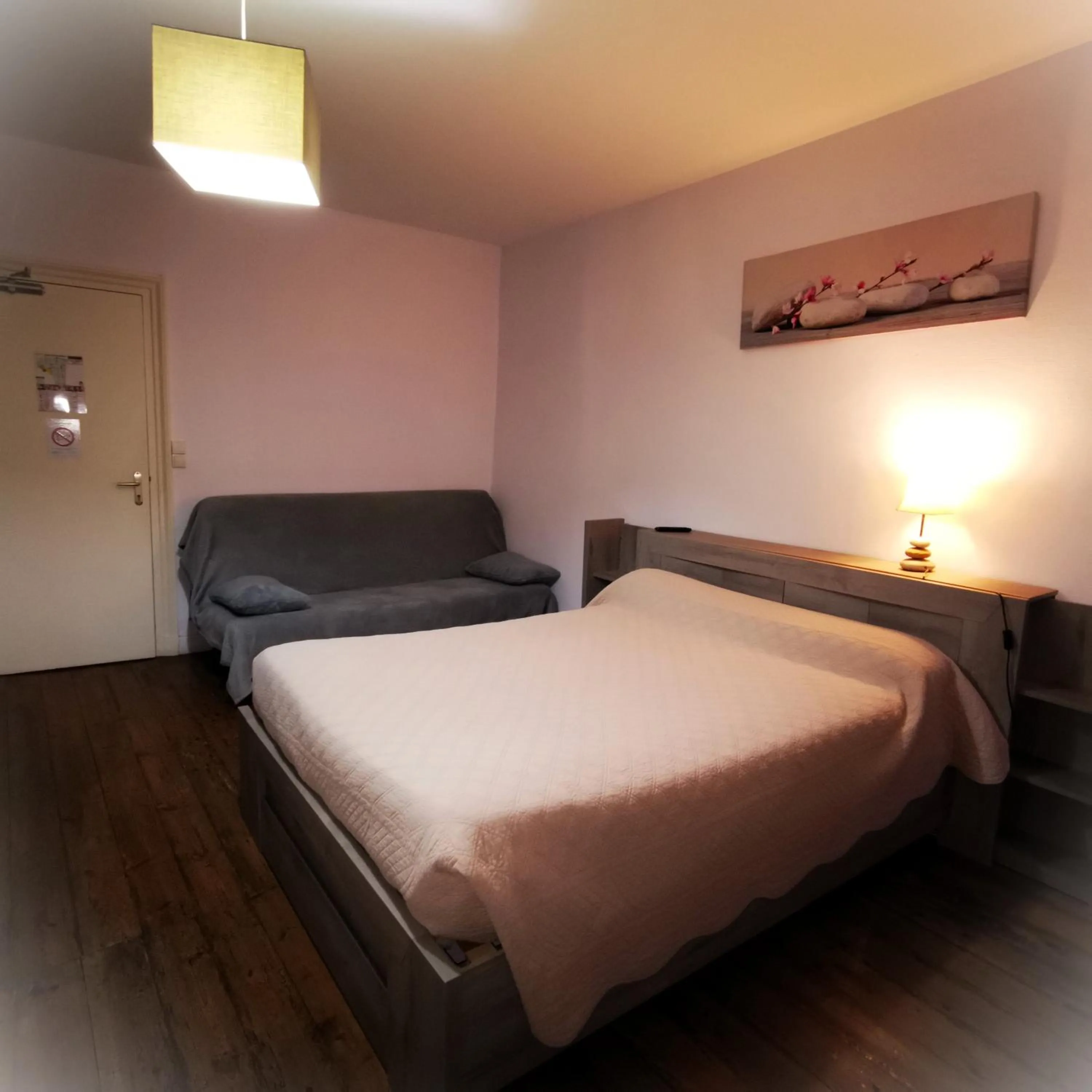 Bed in Logis Hôtel & Restaurant Le Saint Savinien