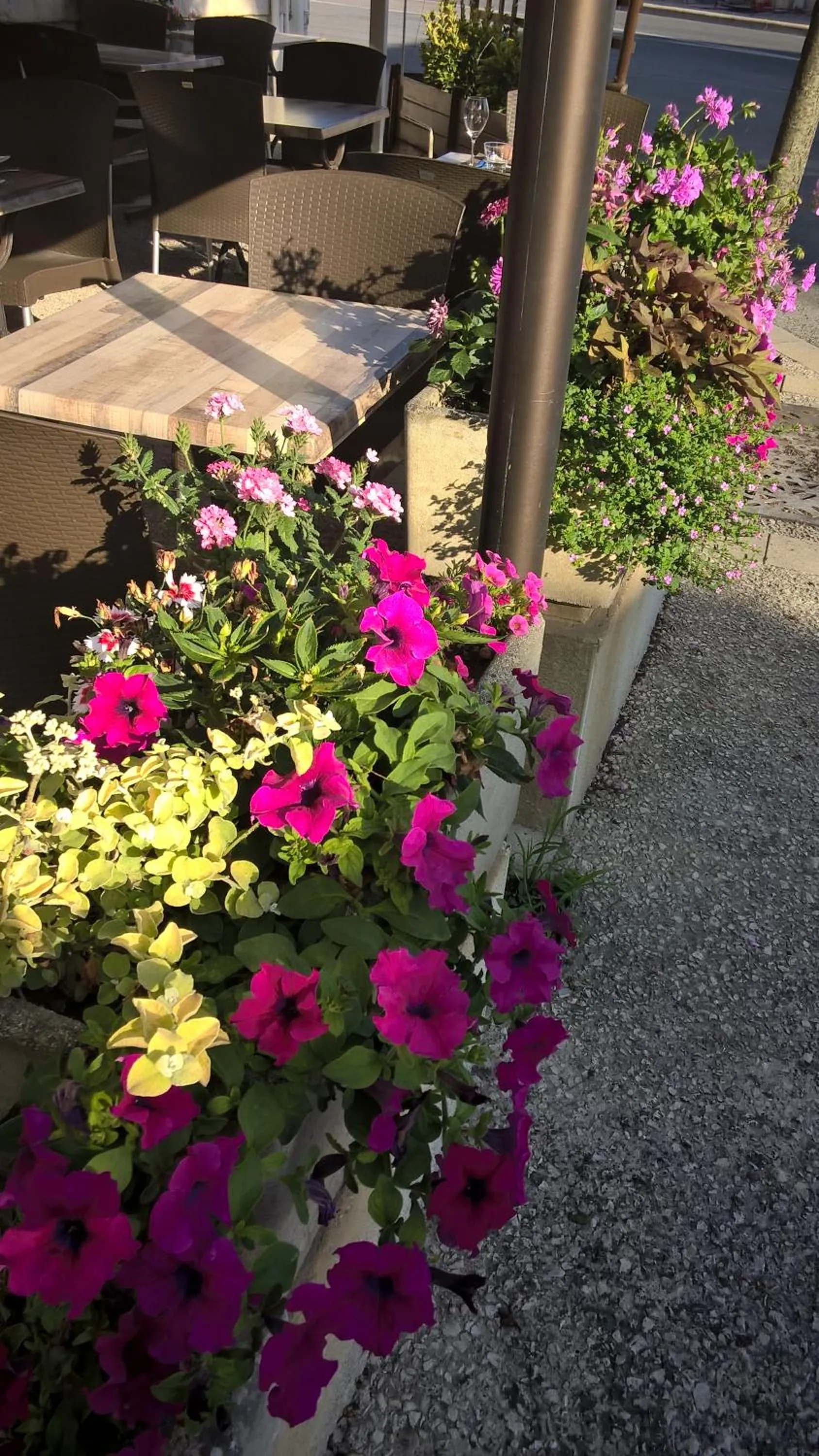 Property building in Logis Hôtel & Restaurant Le Saint Savinien