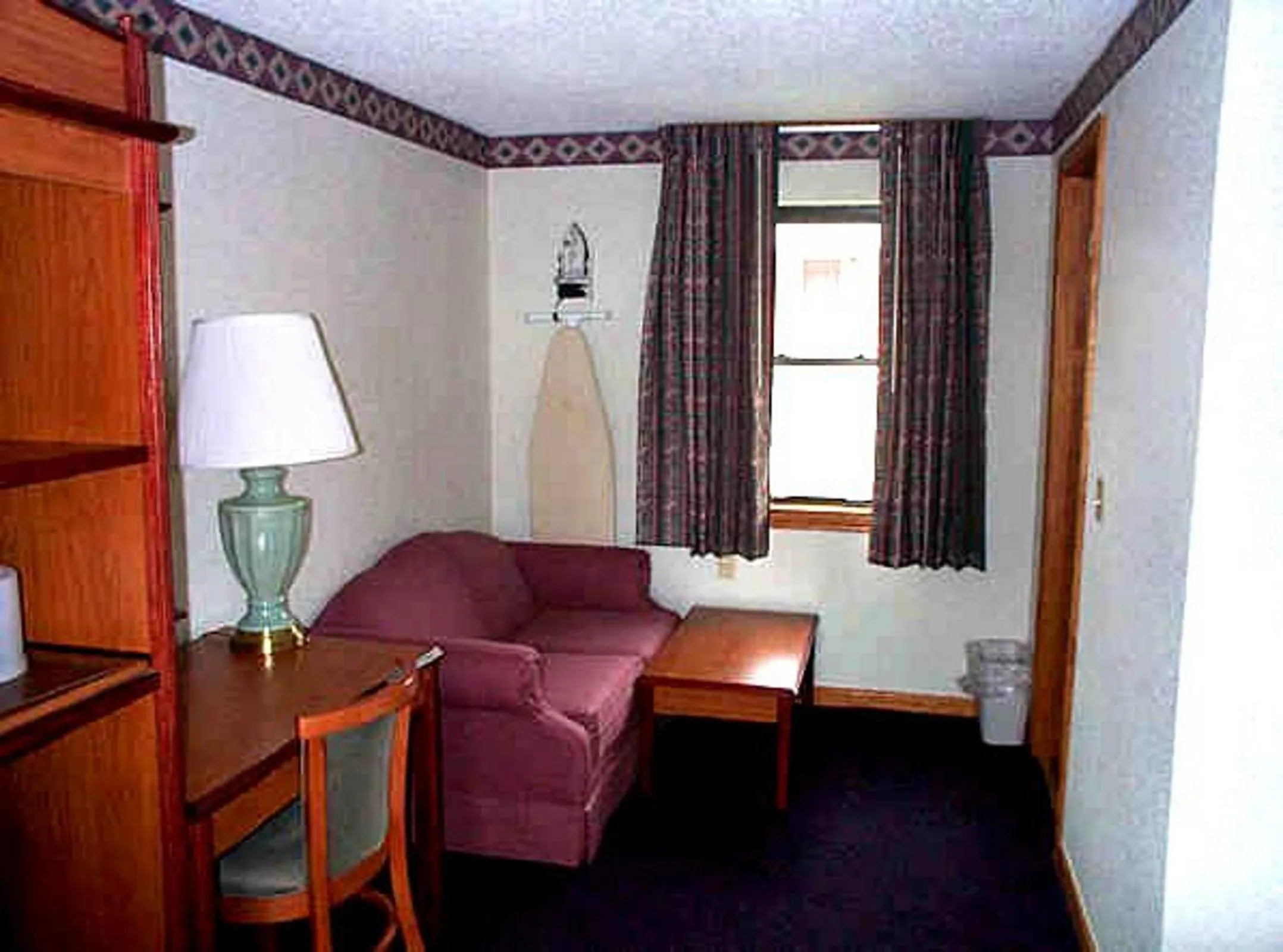Seating Area in Wesley Inn And Suites