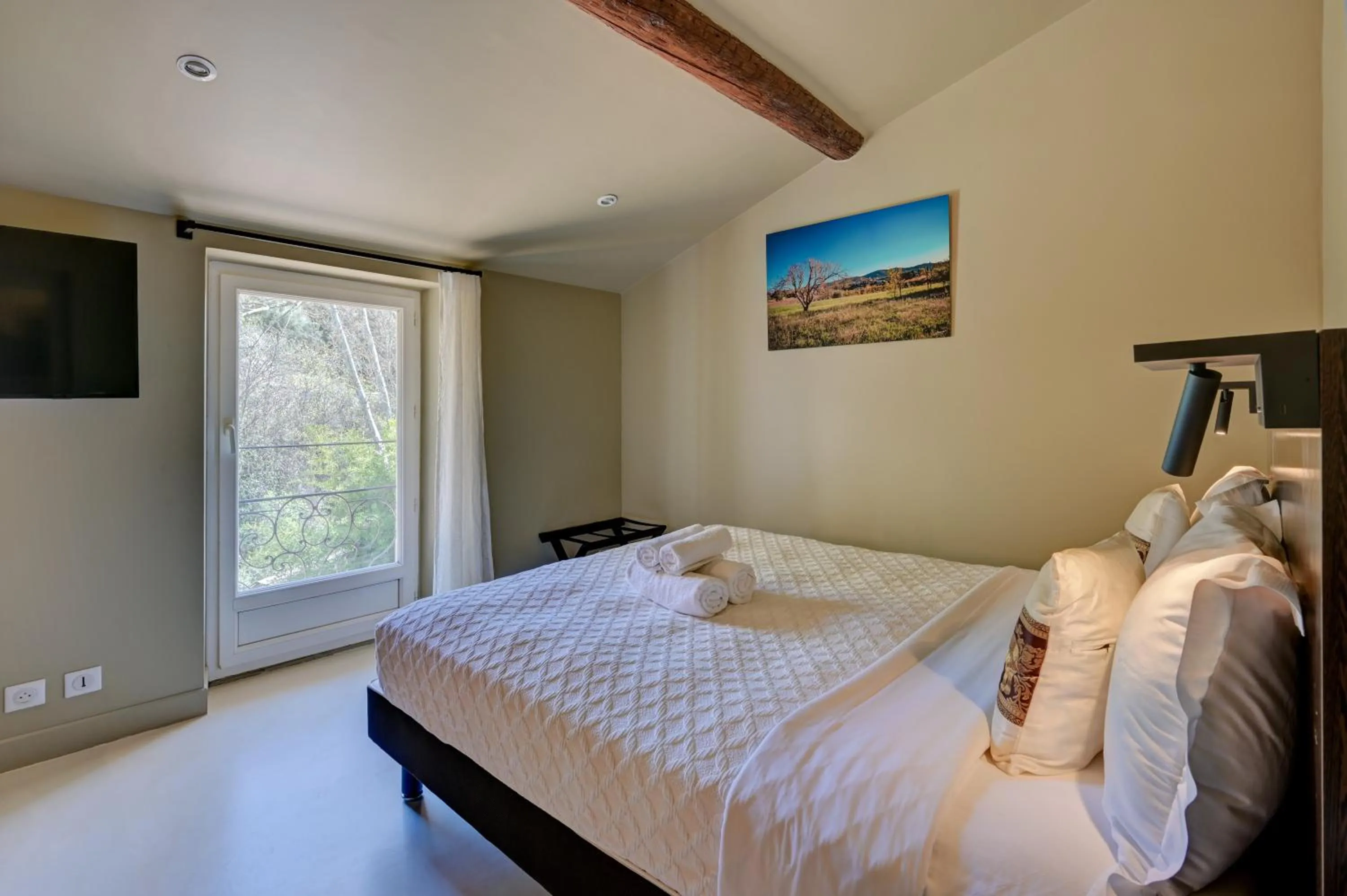 Bed in Hostellerie Le Paradou