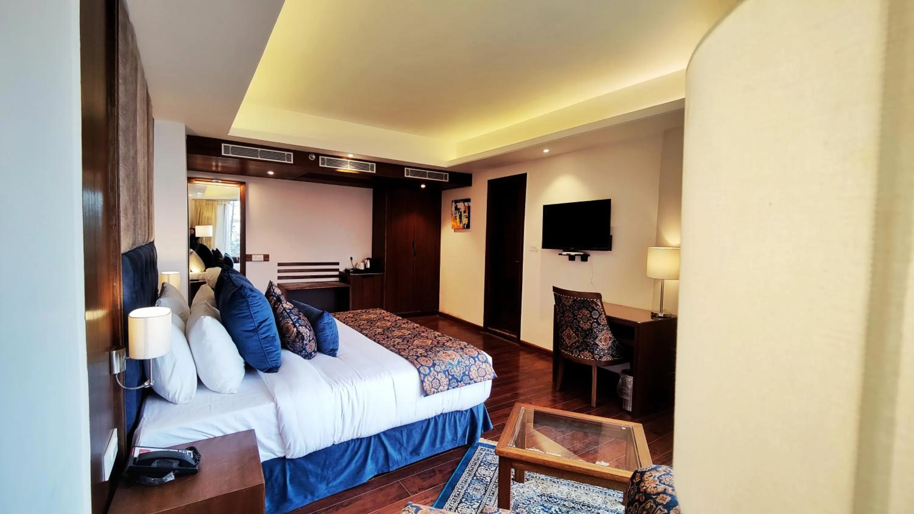 Photo of the whole room, Bed in Royale Retreat Hotel & Spa Near Mall Road