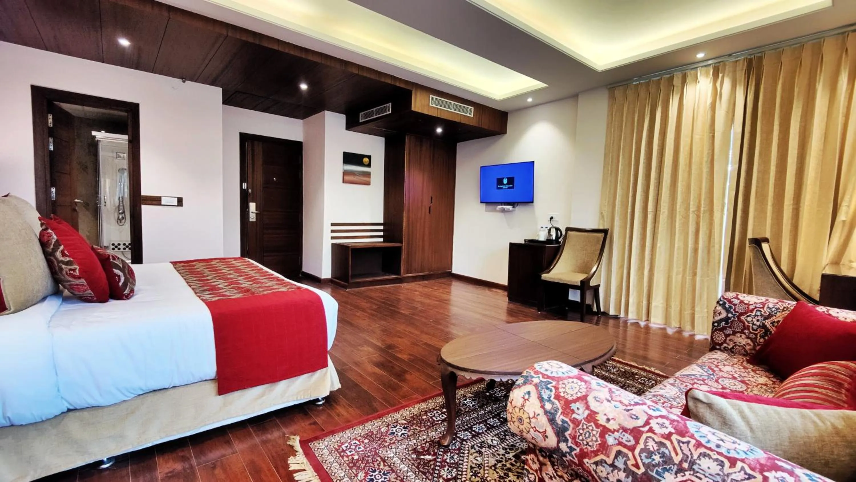 Photo of the whole room, Bed in Royale Retreat Hotel & Spa Near Mall Road
