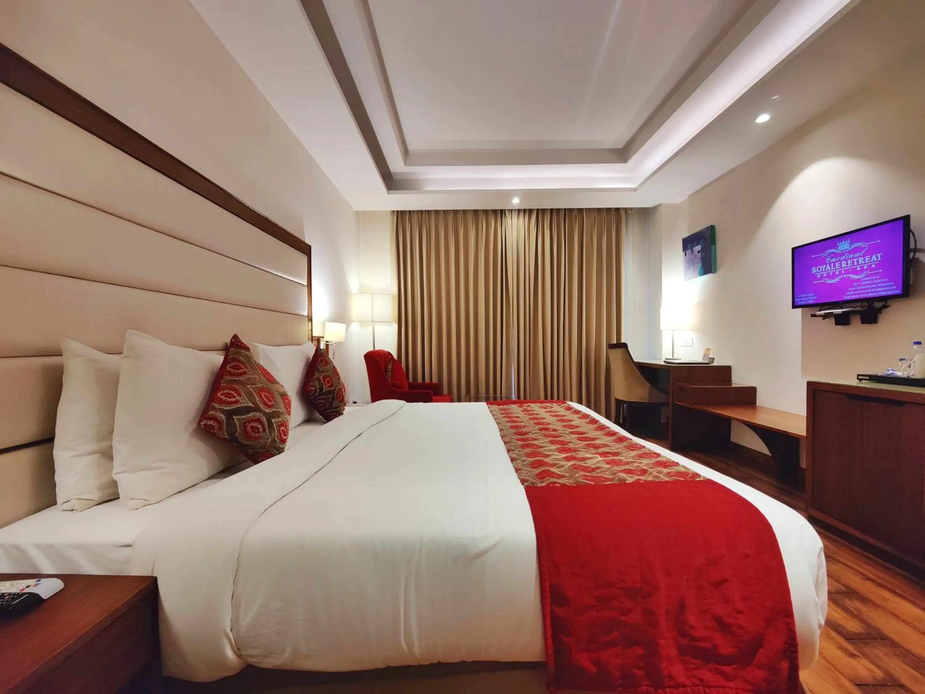 Bed in Royale Retreat Hotel & Spa Near Mall Road