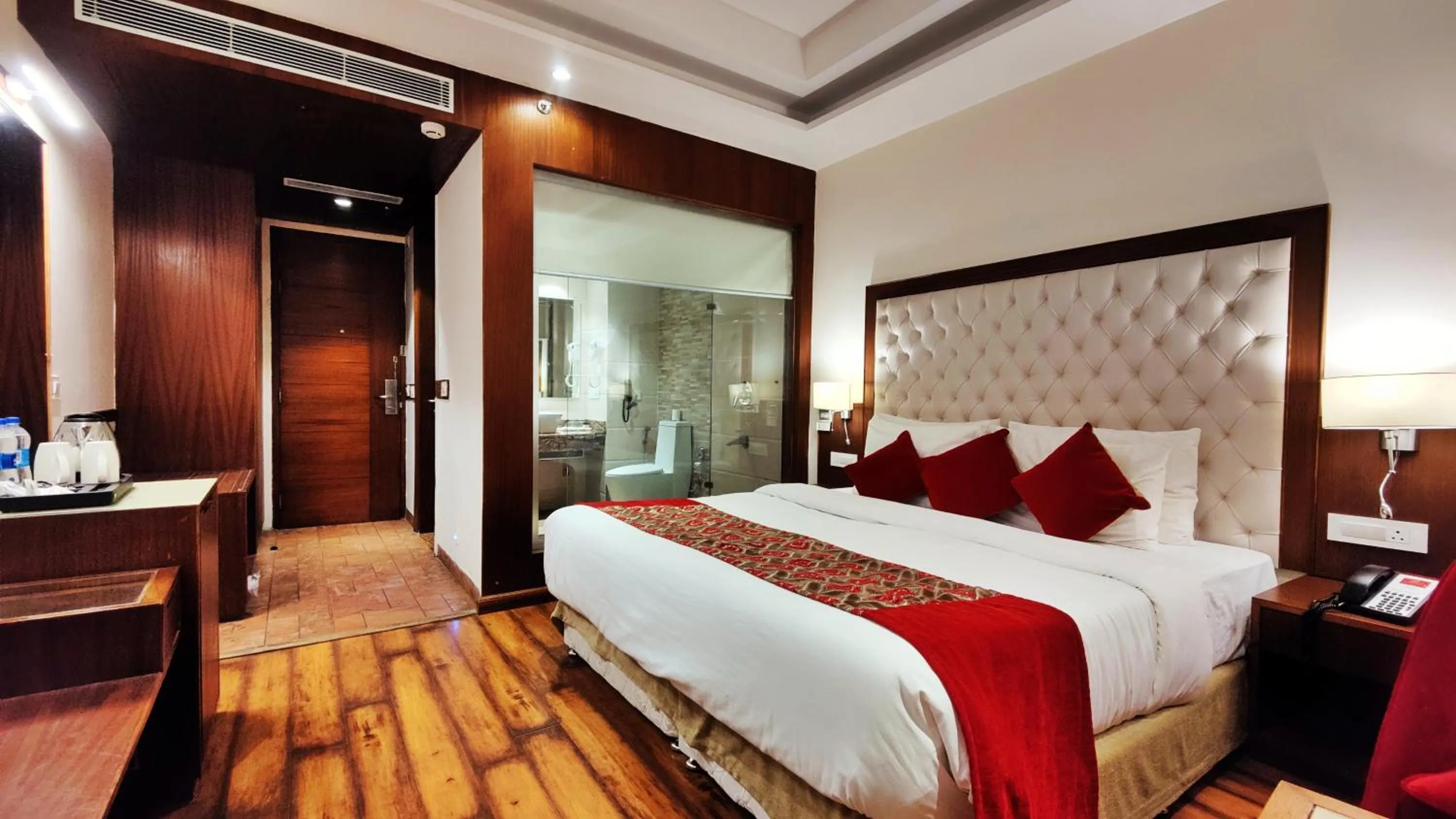 Bedroom, Bed in Royale Retreat Hotel & Spa Near Mall Road