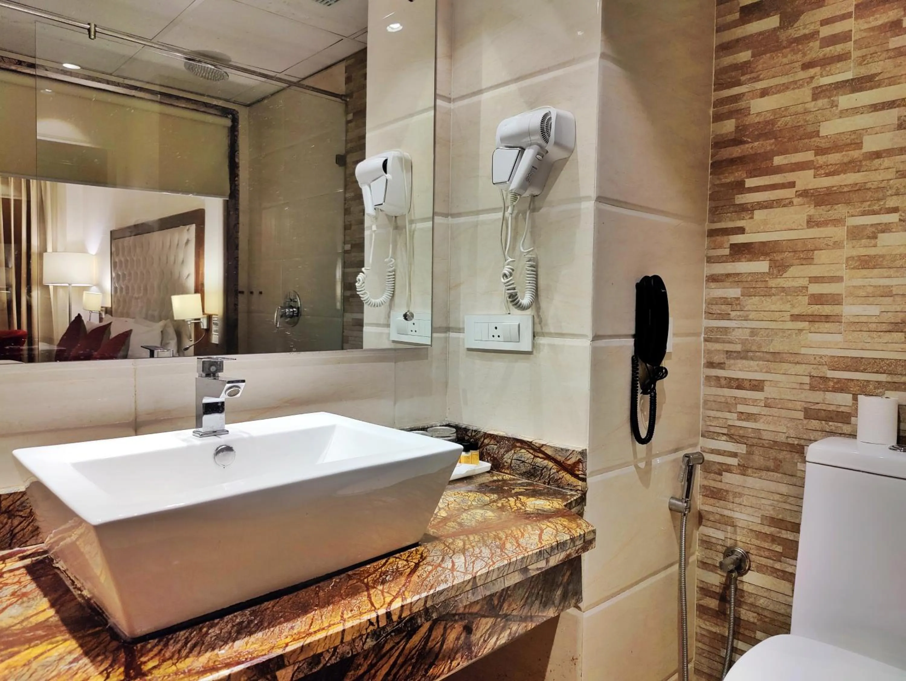 Bathroom in Royale Retreat Hotel & Spa Near Mall Road