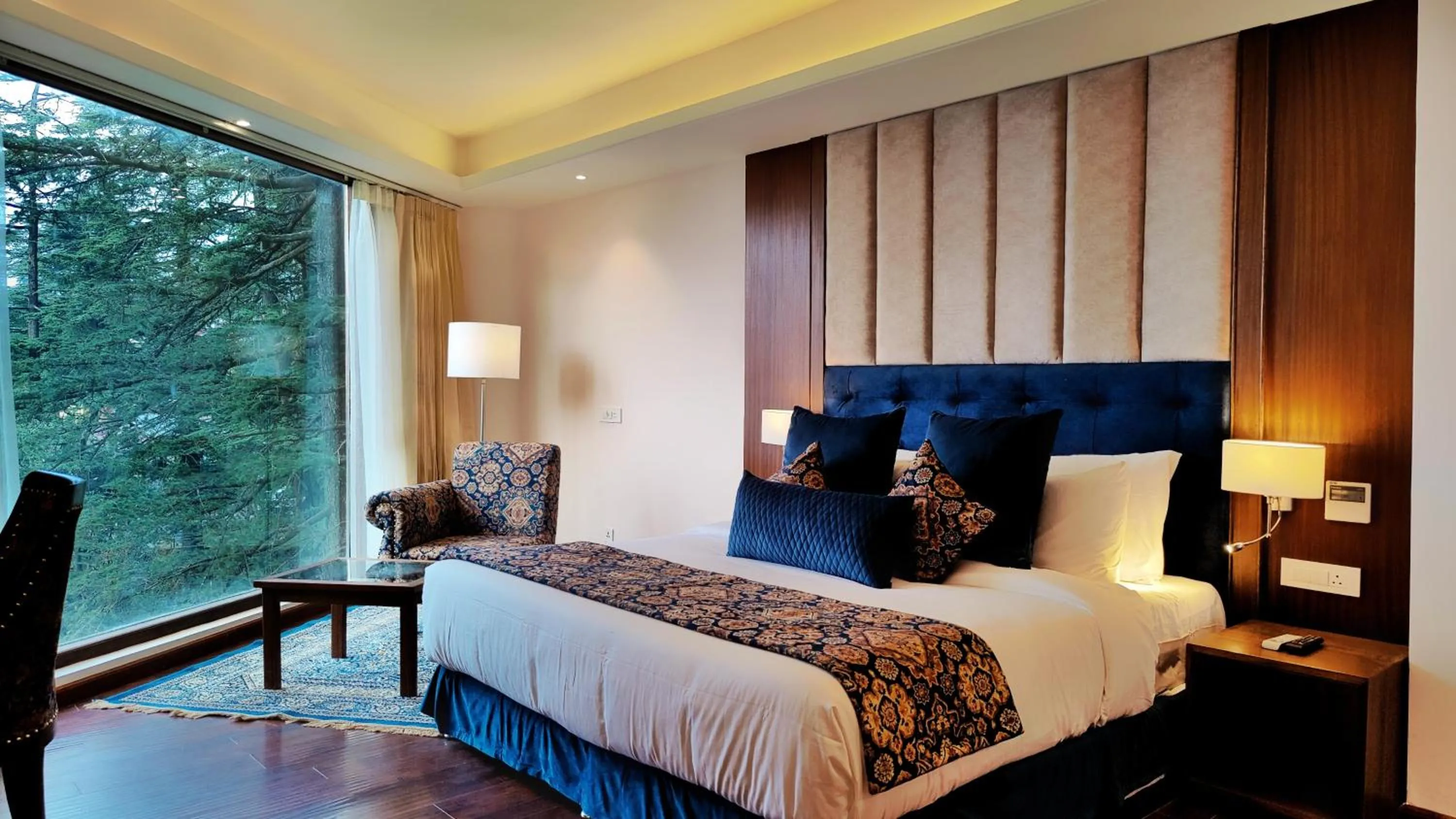 Bedroom, Bed in Royale Retreat Hotel & Spa Near Mall Road