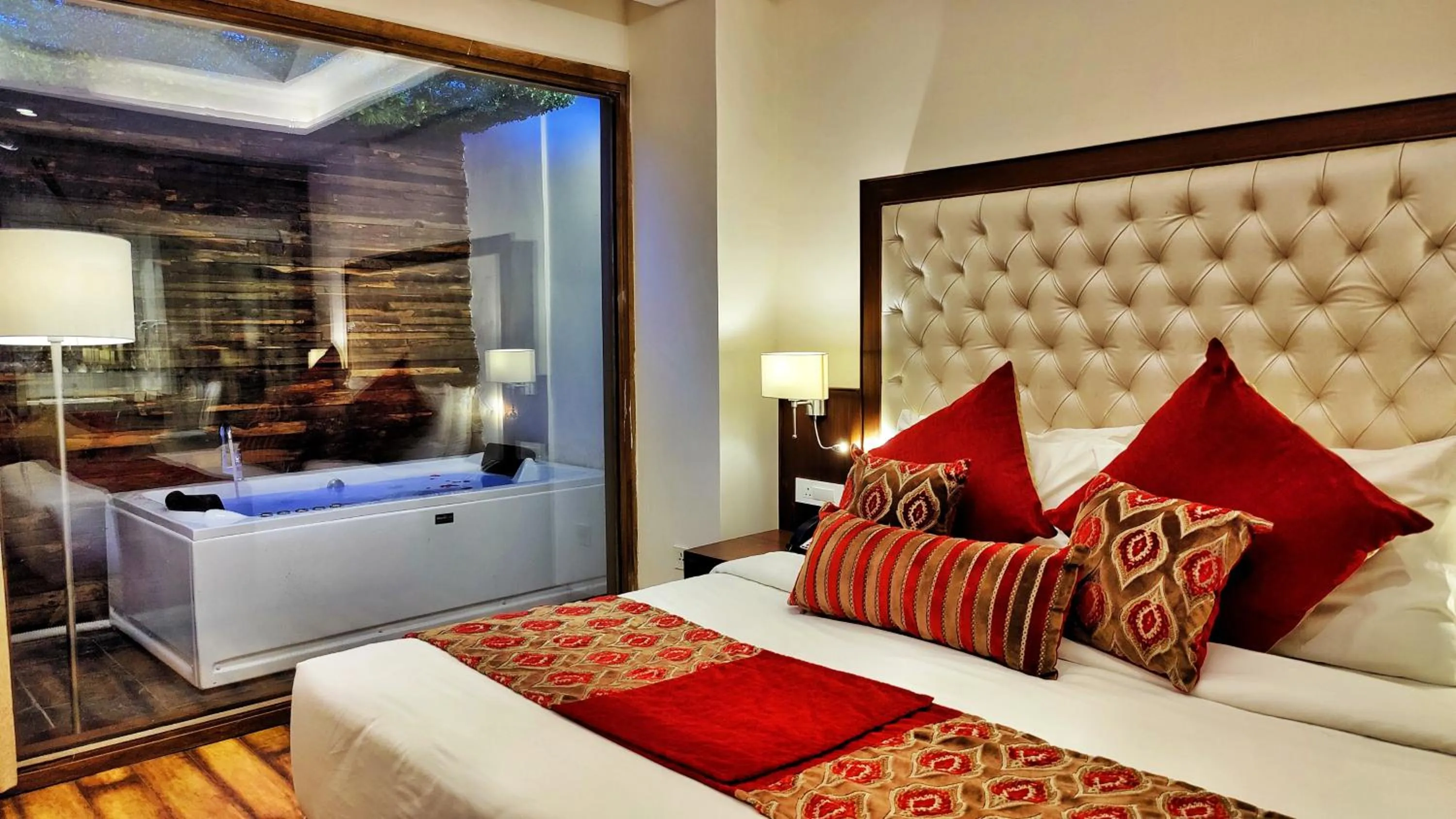 Bedroom, Bed in Royale Retreat Hotel & Spa Near Mall Road