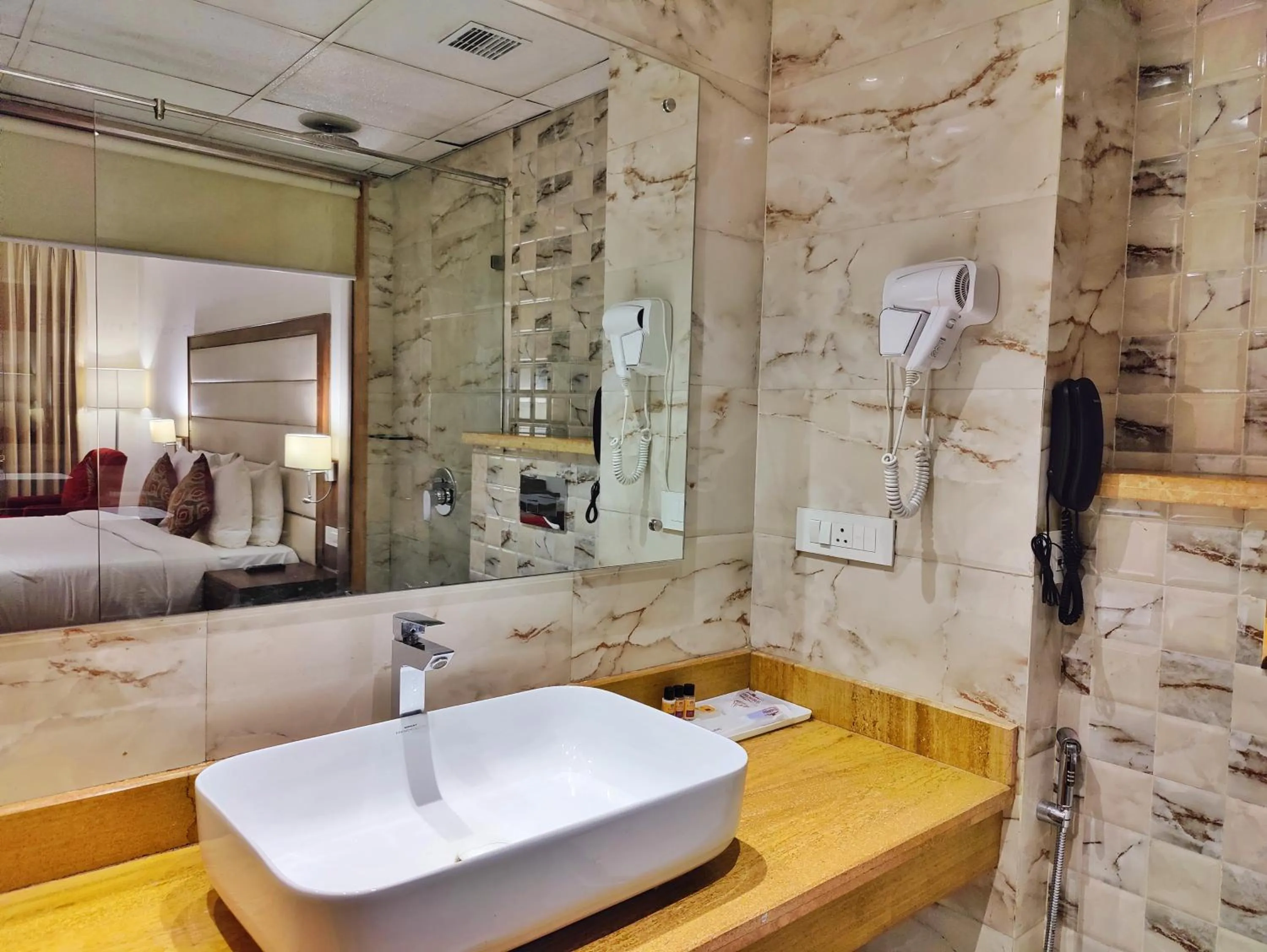 Bathroom in Royale Retreat Hotel & Spa Near Mall Road