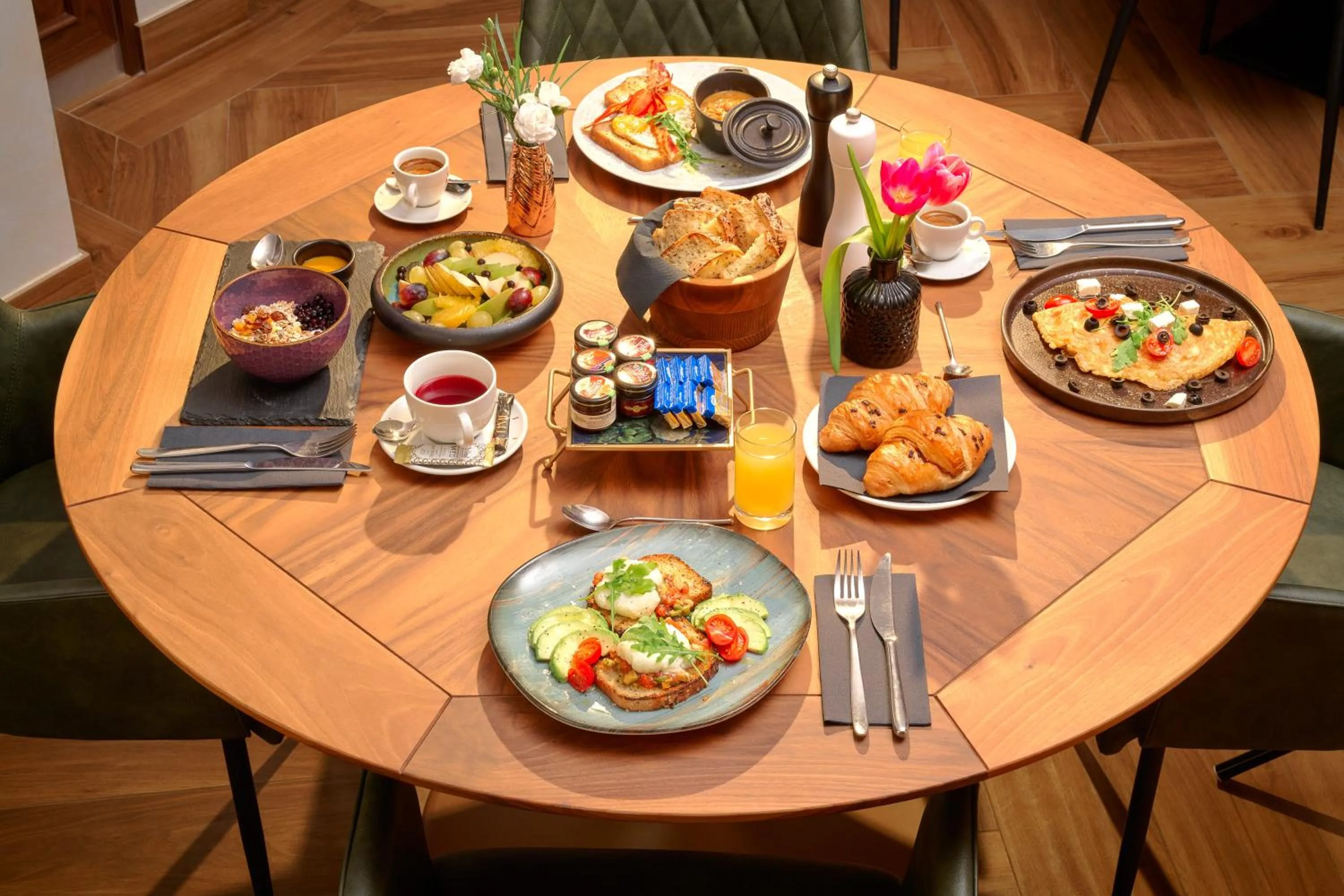 Restaurant/places to eat in Time Boutique Hotel