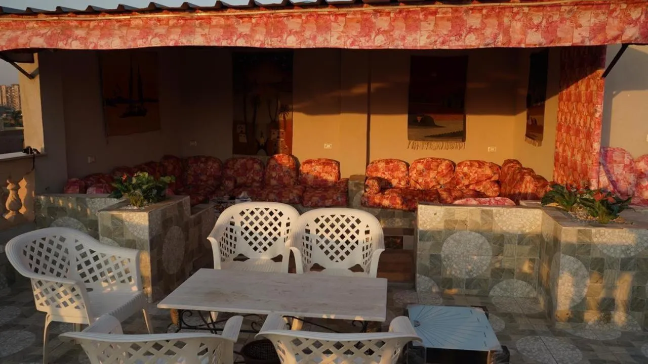 Queen Pyramids View Inn