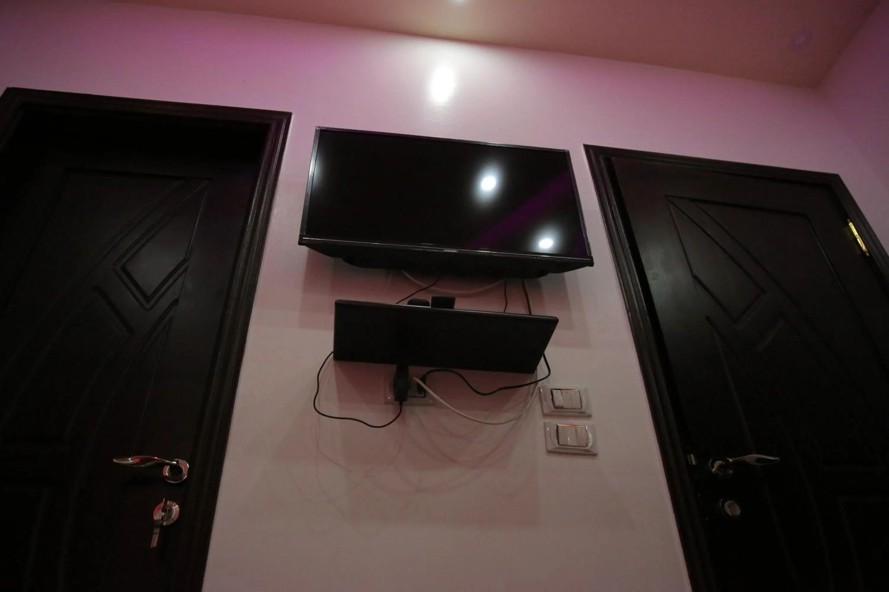 Queen Pyramids View Inn