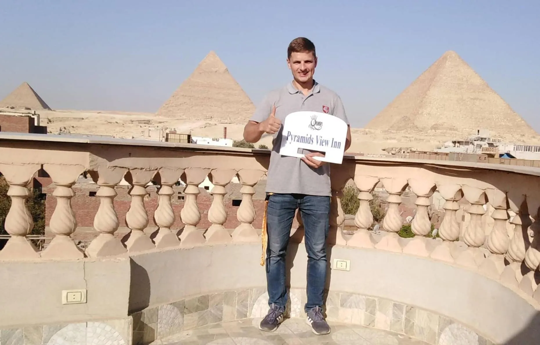 Queen Pyramids View Inn