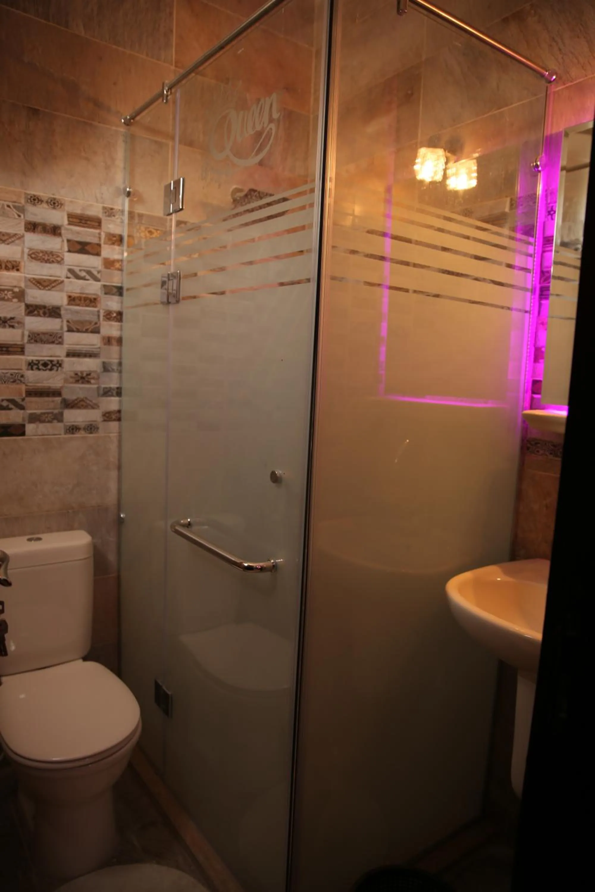 Queen Pyramids View Inn